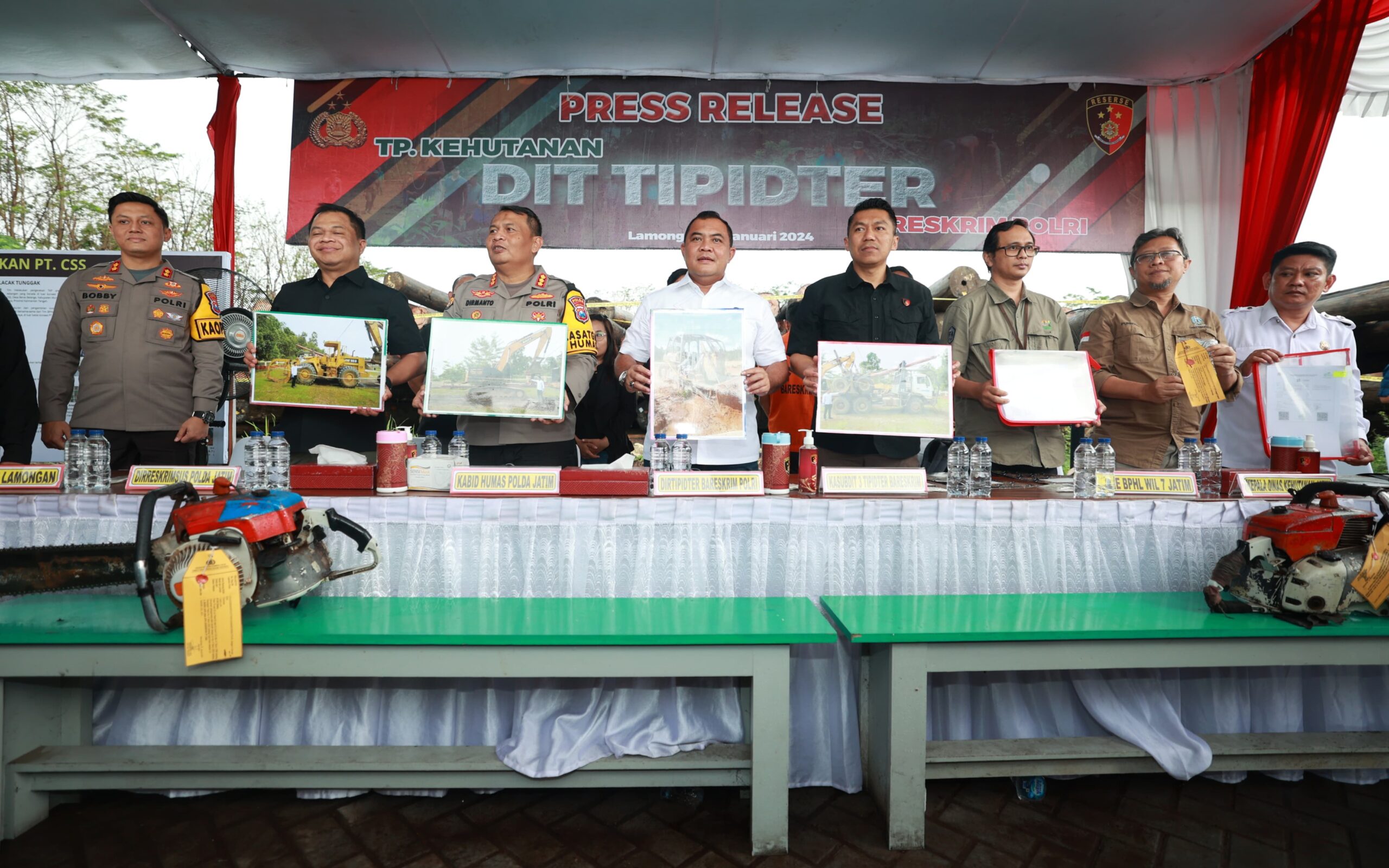Dittipidter Bareskrim Polri ungkap ilegal logging beserta barang buktinya