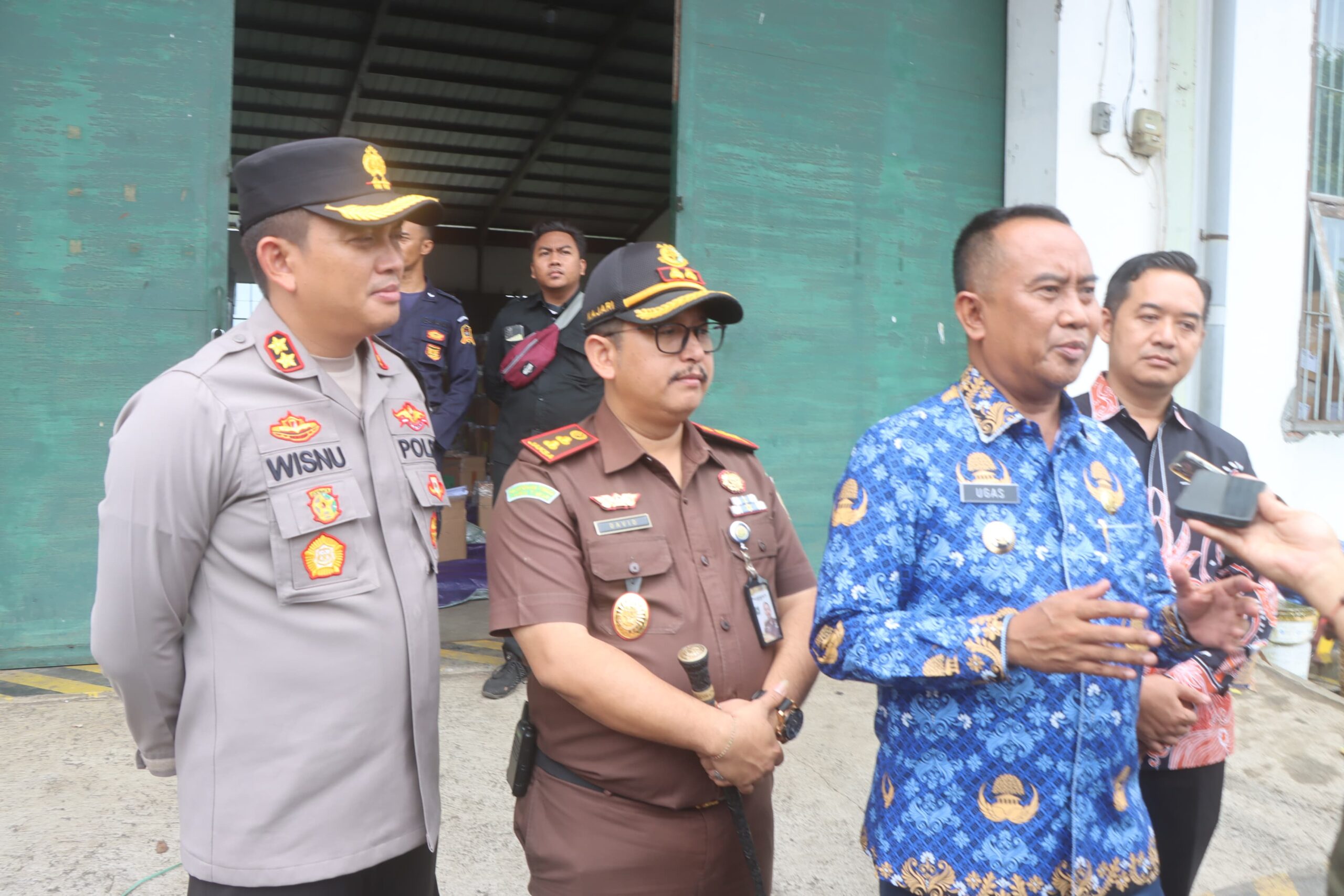 Kapolres Probolinggo dan Forkopimda tinjau gudang logistik KPU