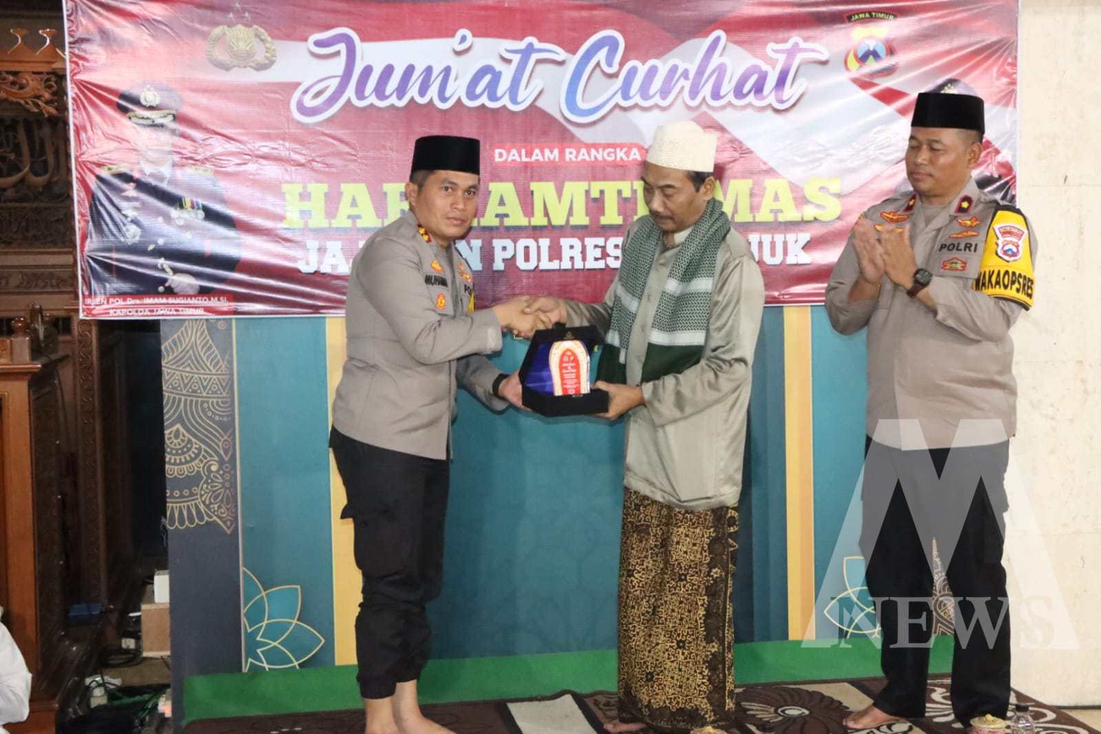 Kapolres Nganjuk AKBP Muhammad saat Jum'at Curhat di Pomosda At -Taqwa Tanjunganom