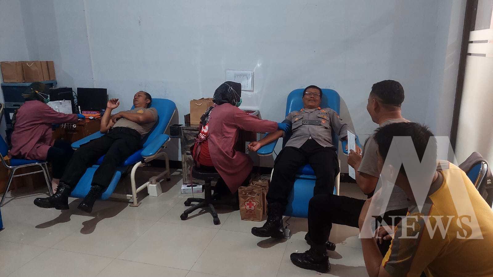 Anggota Polres Nganjuk donorkan darah bantu kekurangan stok PMI