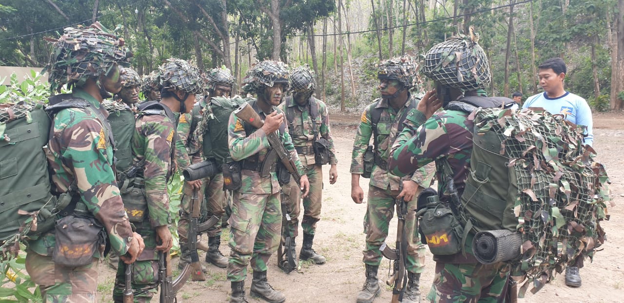Sekopaska angkatan 47 TNI AL Lattek simulasi drop zone