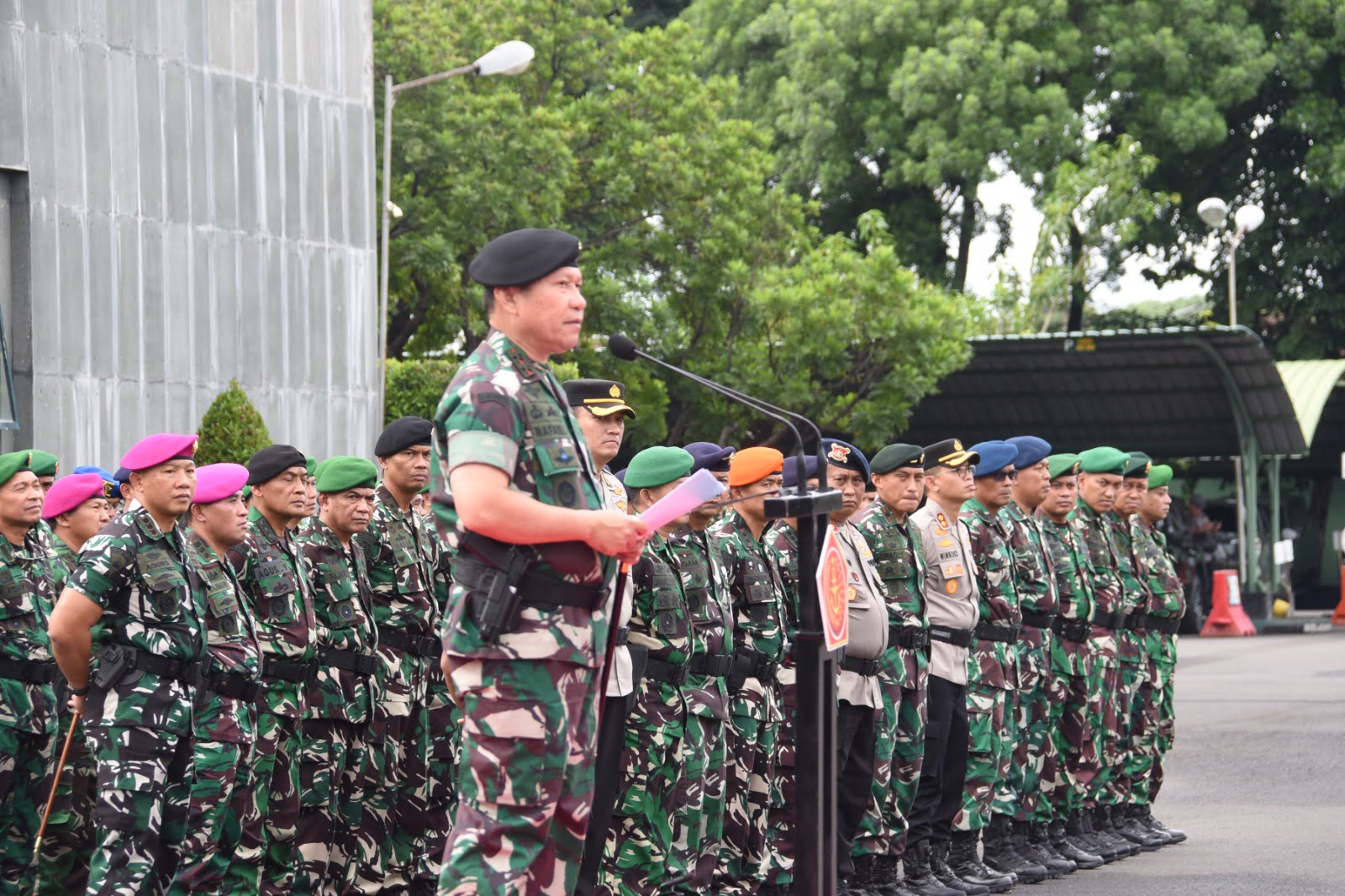 Pangdam V/Brawijaya Mayjen TNI Rafael Granada Baay selaku Komandan Komando Garnisun Tetap (Kogartap) III/Surabaya
