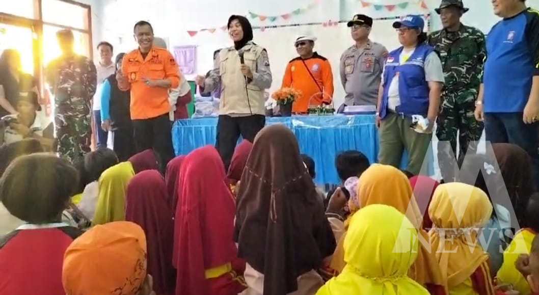 Tim Trauma Healing Polres Bondowoso  pulihkan psikologis Anak-anak korban Puting Beliung