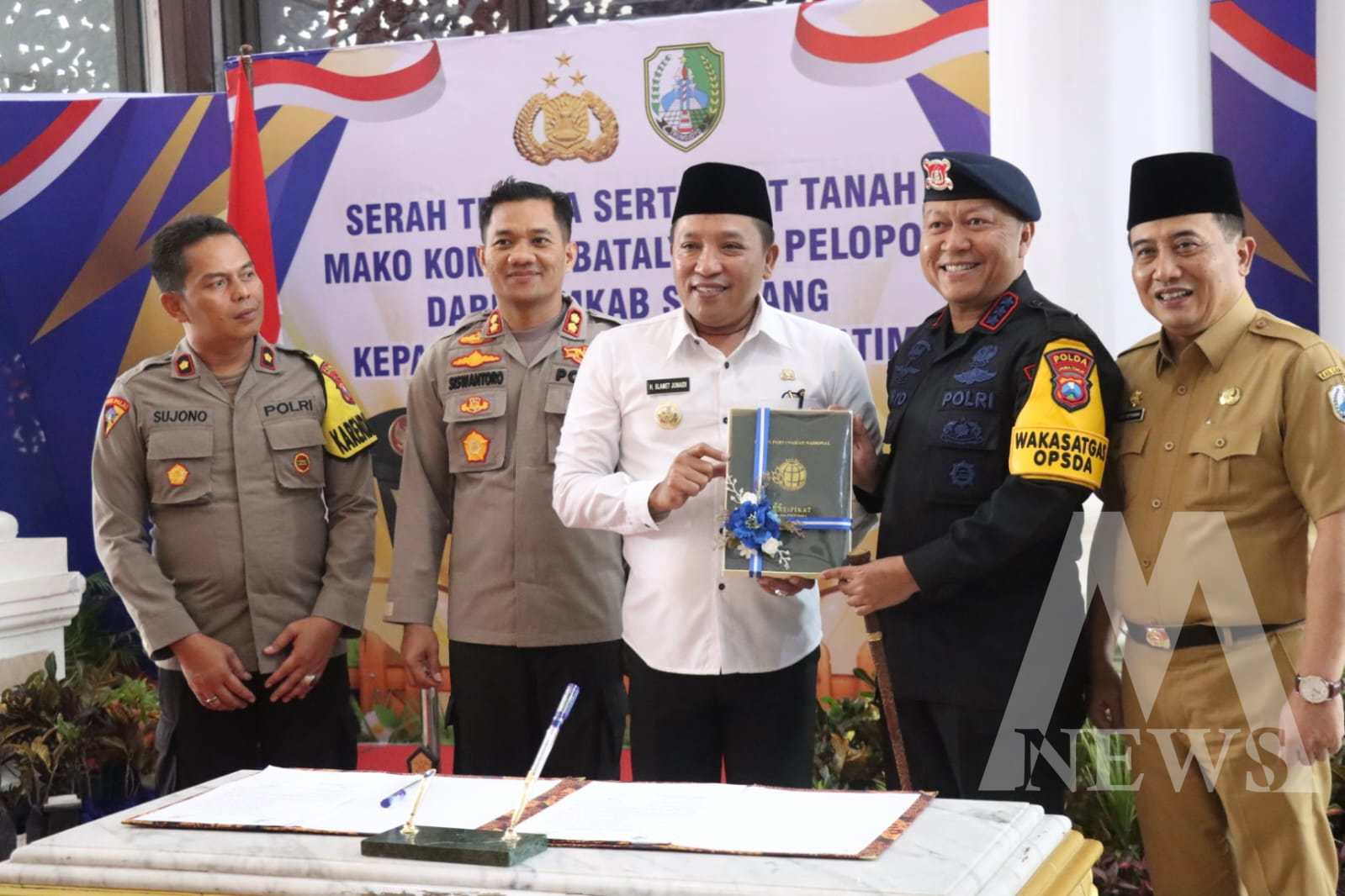 Polda Jatim terima hibah tanah dari Pemkab Sampang untuk pembangunan kompi Brimob Polda Jatim