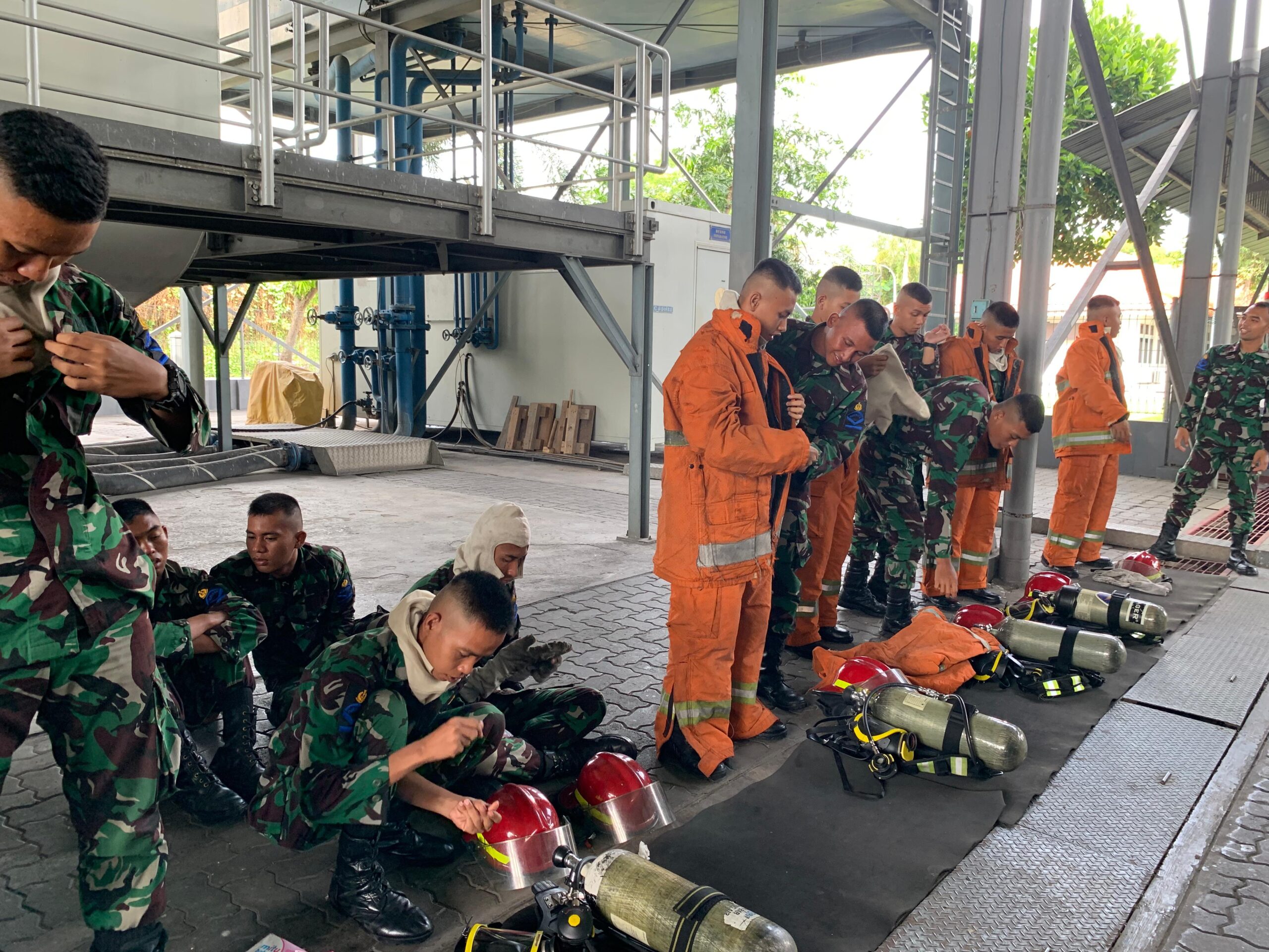 Siswa Dikmata TNI AL 43/1 Pusdiklek Kodiklatal lattek peran kebakaran dan kobocoran
