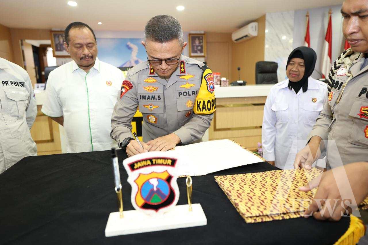 Kapolda Jatim Irjen Pol Drs. Imam Sugianto