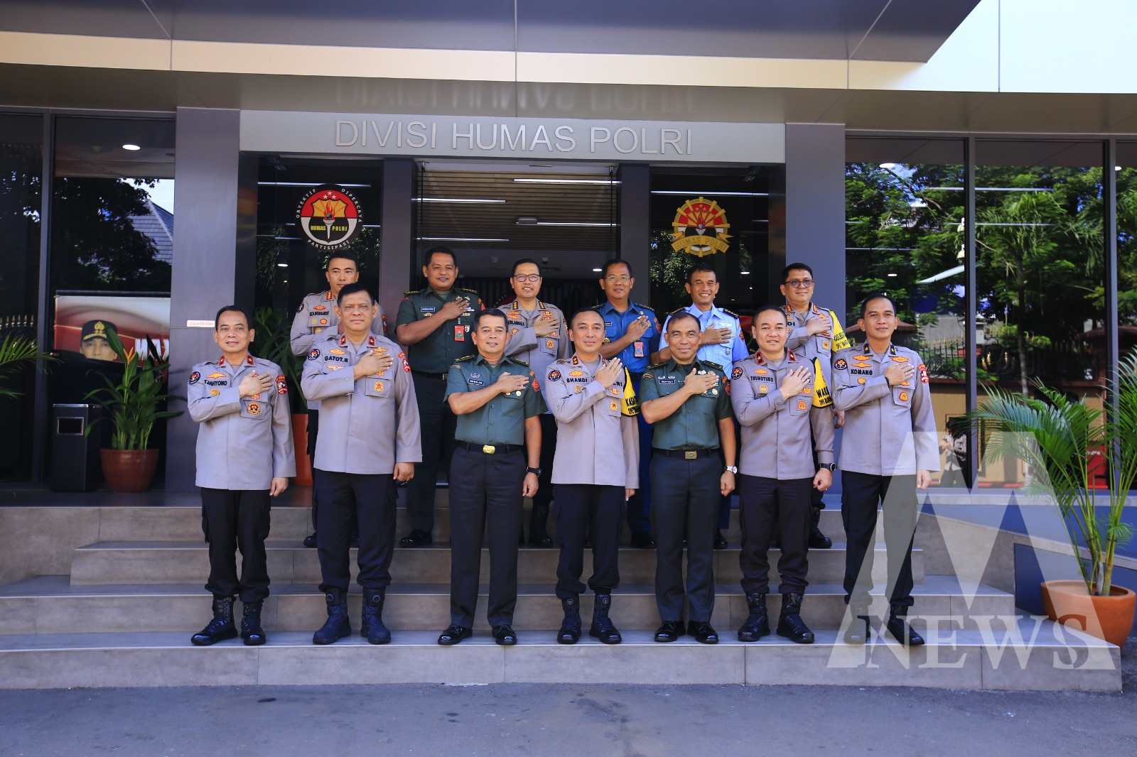 Kadiv Humas Polri Irjen Pol Shandi Nugroho terima kunjungan Kapuspen TNI Nugraha Gumilar