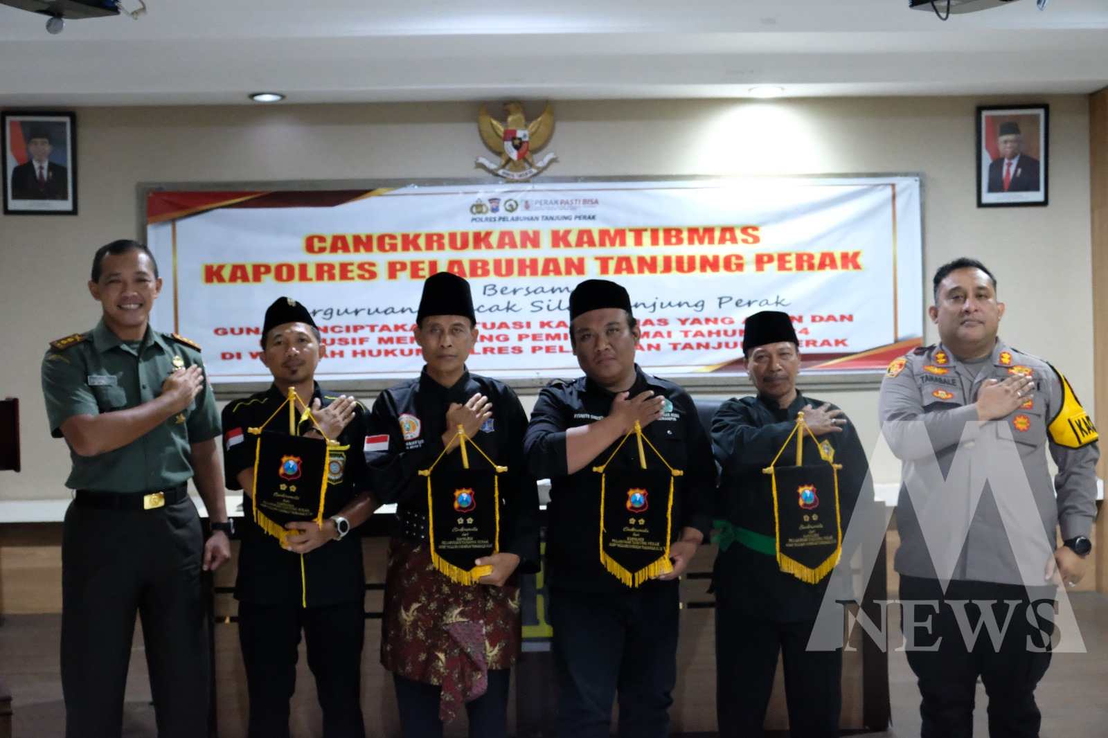 Kapolres Tanjung Perak AKBP William Cornelis Tanasale gelar cangkrukan Kamtibmas