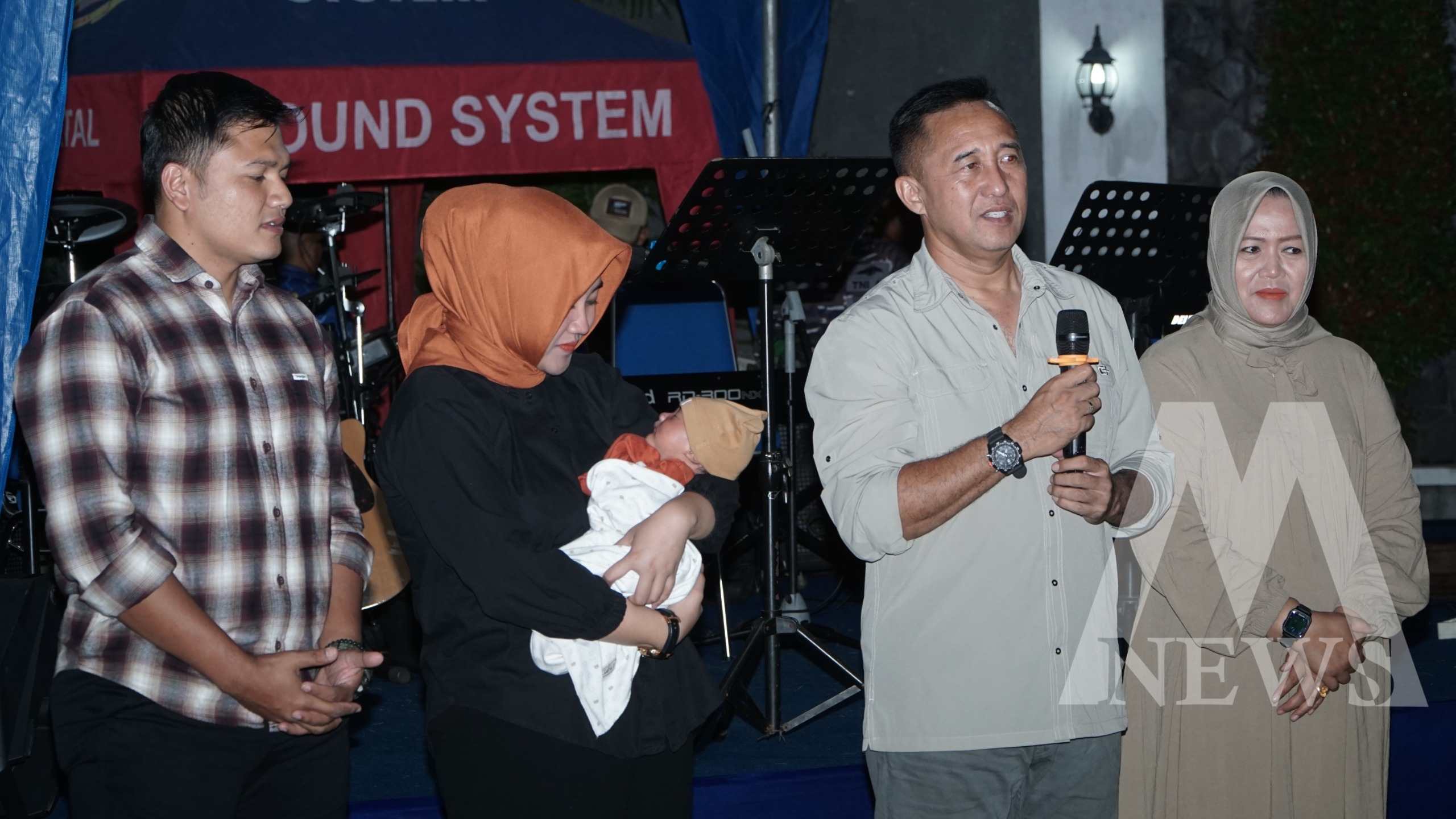 Dankodiklatal Letjen TNI Marinir Nur Alamsyah sambut cucu pertama