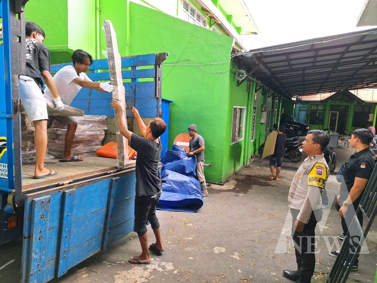 Personil Polresta Malang Kota lakukan pengamanan pendistribusian 9.808 Bilik Suara