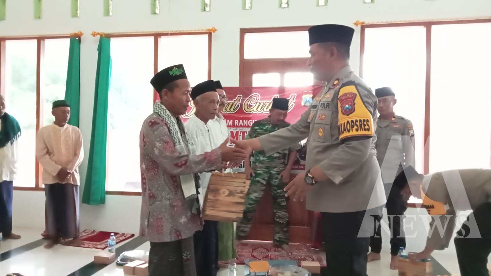 Wakapolres Nganjuk Kompol Subiyantana Jum'at Curhat di masjid Al – Muttaqin