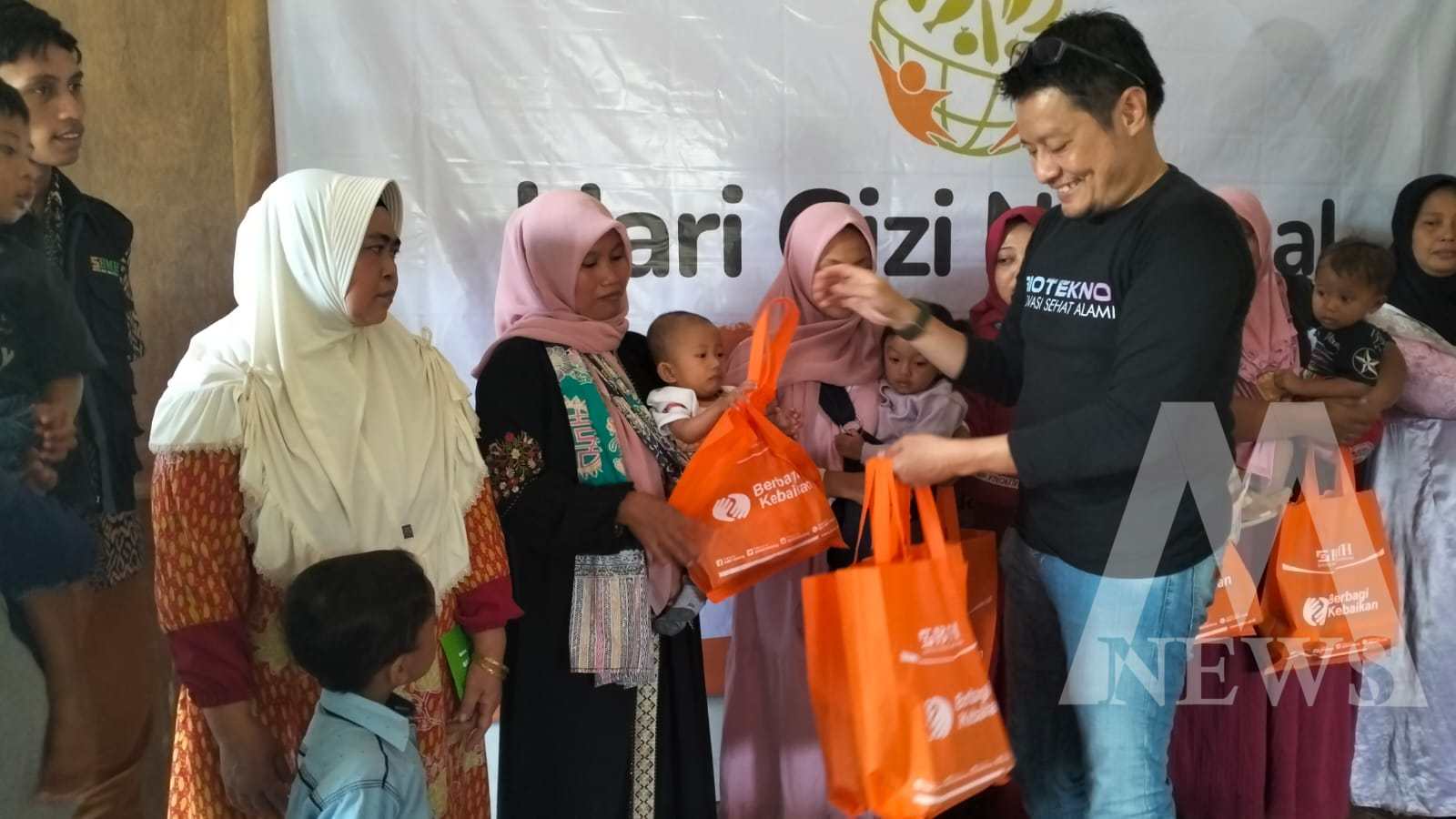 Laznas BMH Jatim bagikan paket gizi anak di Malang