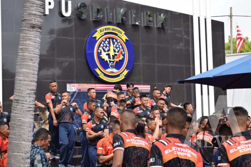 Siswa Pusdiklek Kodiklatal lakukan Orek