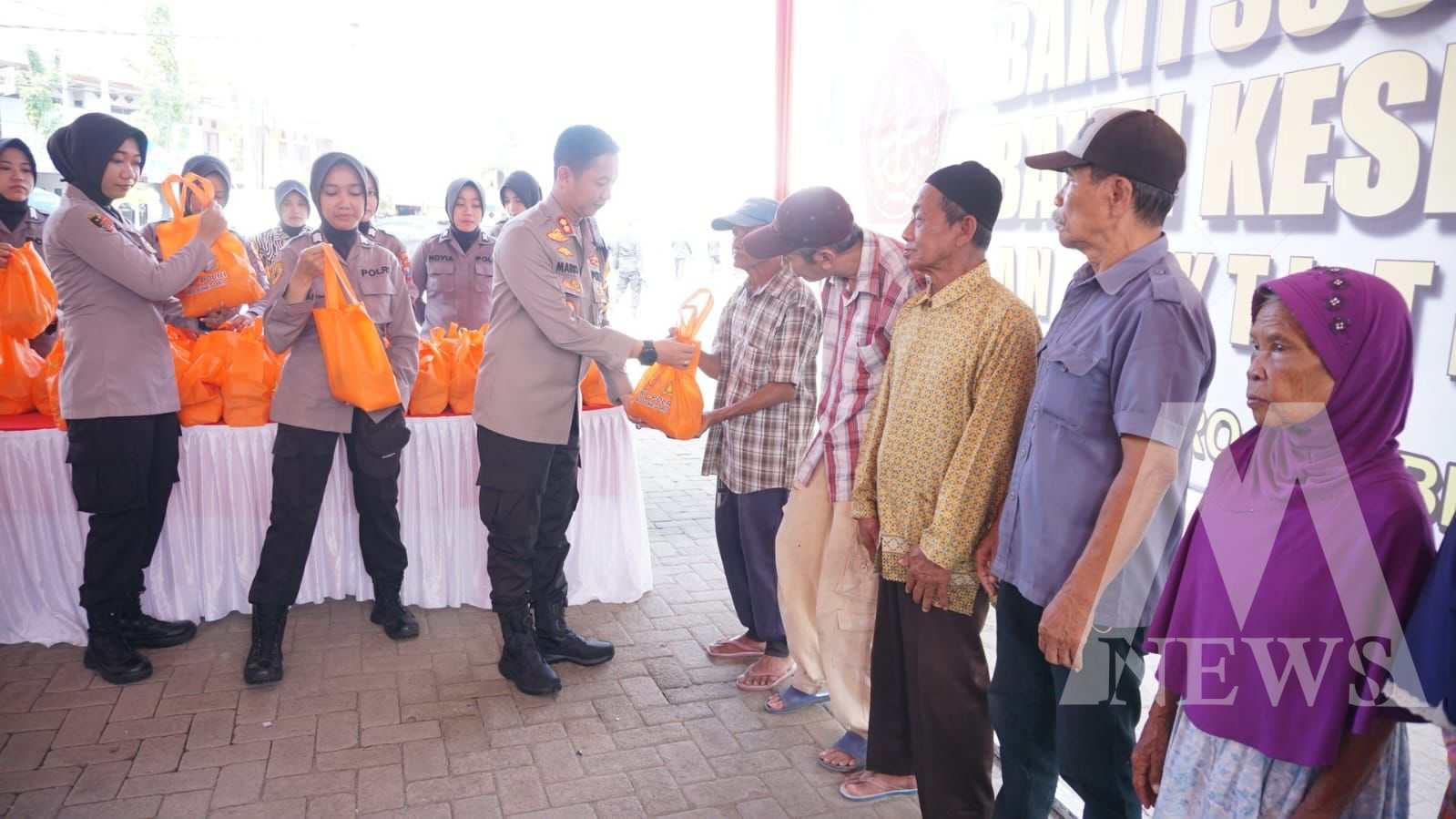 Kapolres Bojonegoro AKBP Mario Prahatinto Baksos di bulan bakti TNI Polri