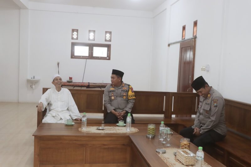 Kapolres Probolinggo AKBP Wisnu Wardana silaturahmi ke Ponpes Nurul Jadid