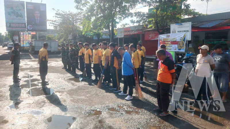 Polres Nganjuk dan Kodim 0810 Nganjuk kerja bakti bersama