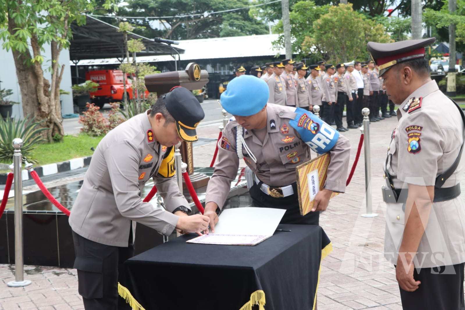 Kapolres Nganjuk AKBP Muhammad tandatangani sertijab Kapolsek Loceret