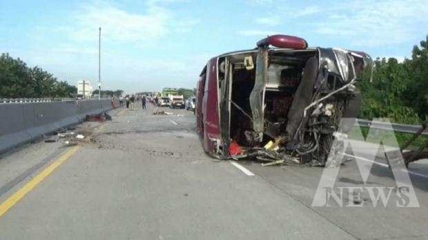 Bus Trans Jaya kecelakaan di Tol Ngawi