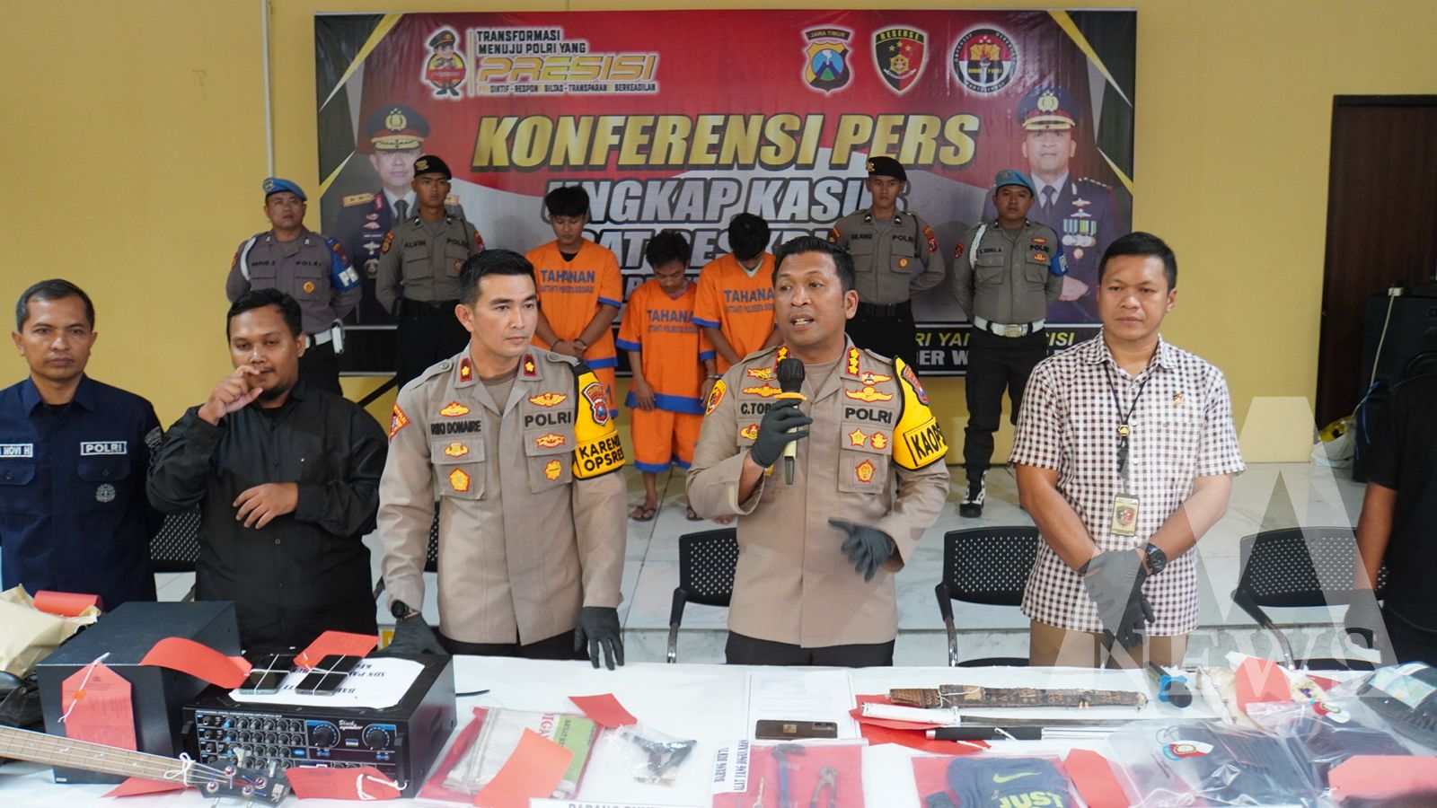 Kapolresta Sidoarjo Kombespol Christian Tobing saat release ungkap kasus pengeroyokan