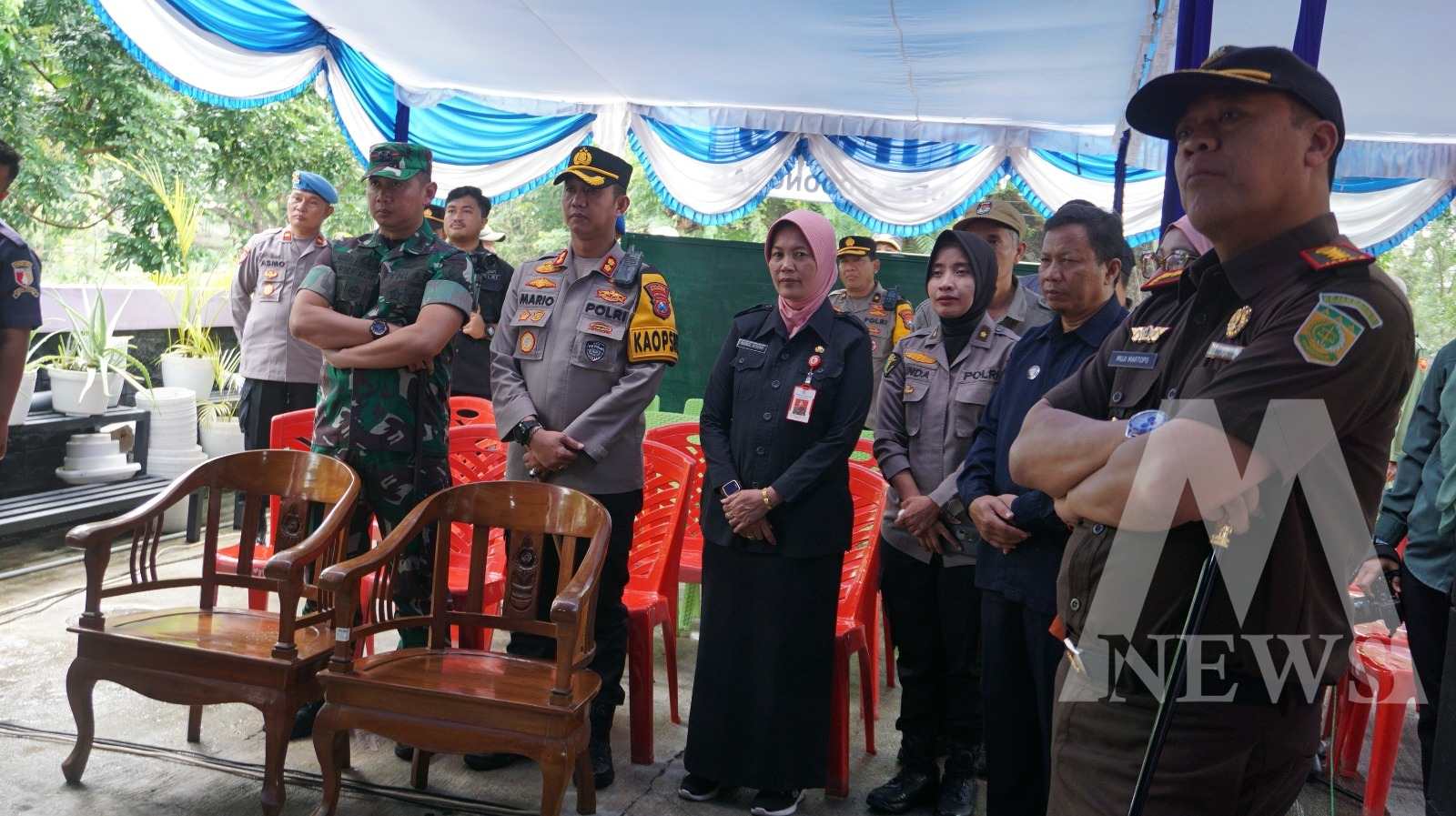 Kapolres Bojonegoro AKBP Mario Prahatinto saat hadiri simulasi pengamanan TPS Pemilu