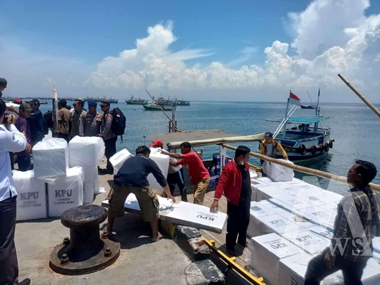 Ditpolairud Polda Jatim Kawal Pendistribusian Logistik Pemilu