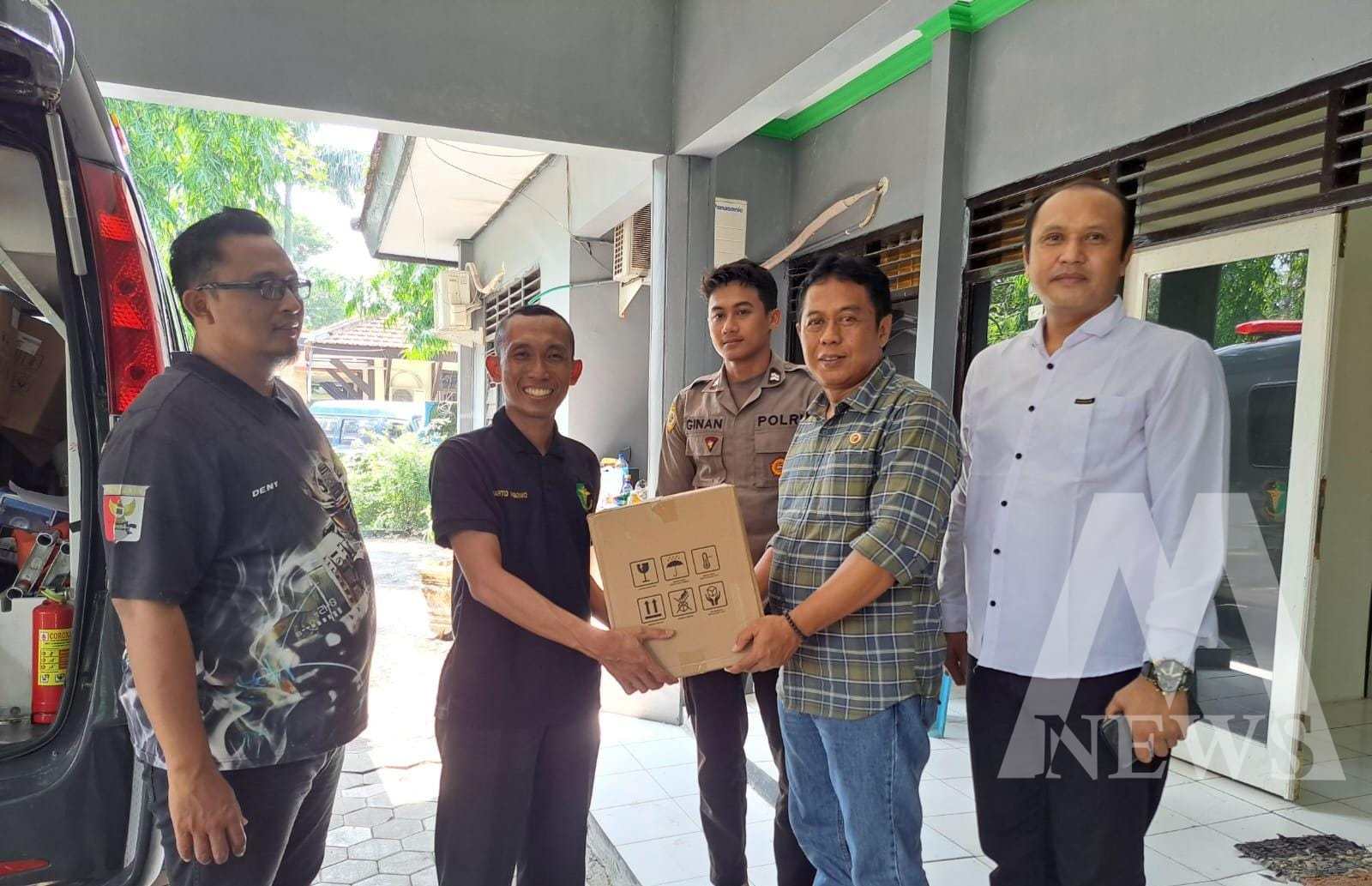 Dinkes bagikan paket vitamin ke staf dan anggota Bawaslu