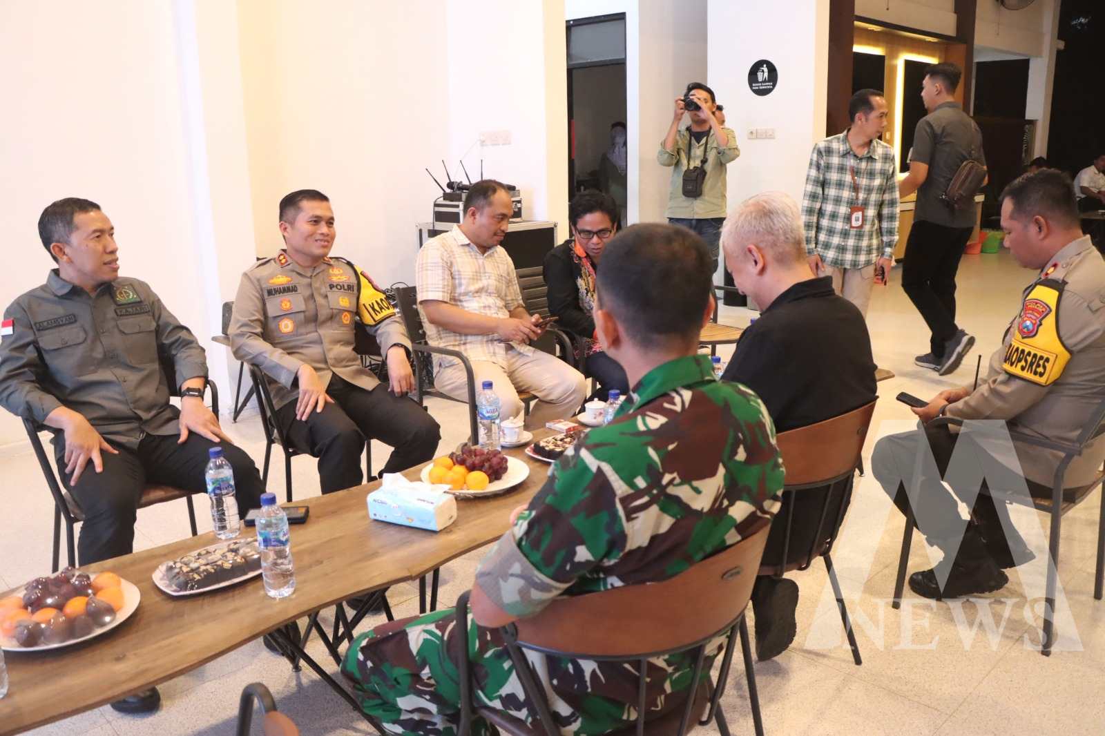 Kapolres Nganjuk AKBP Muhammad minta anggota PAM TPS tetap waspada pasca pungut dan hitung suara