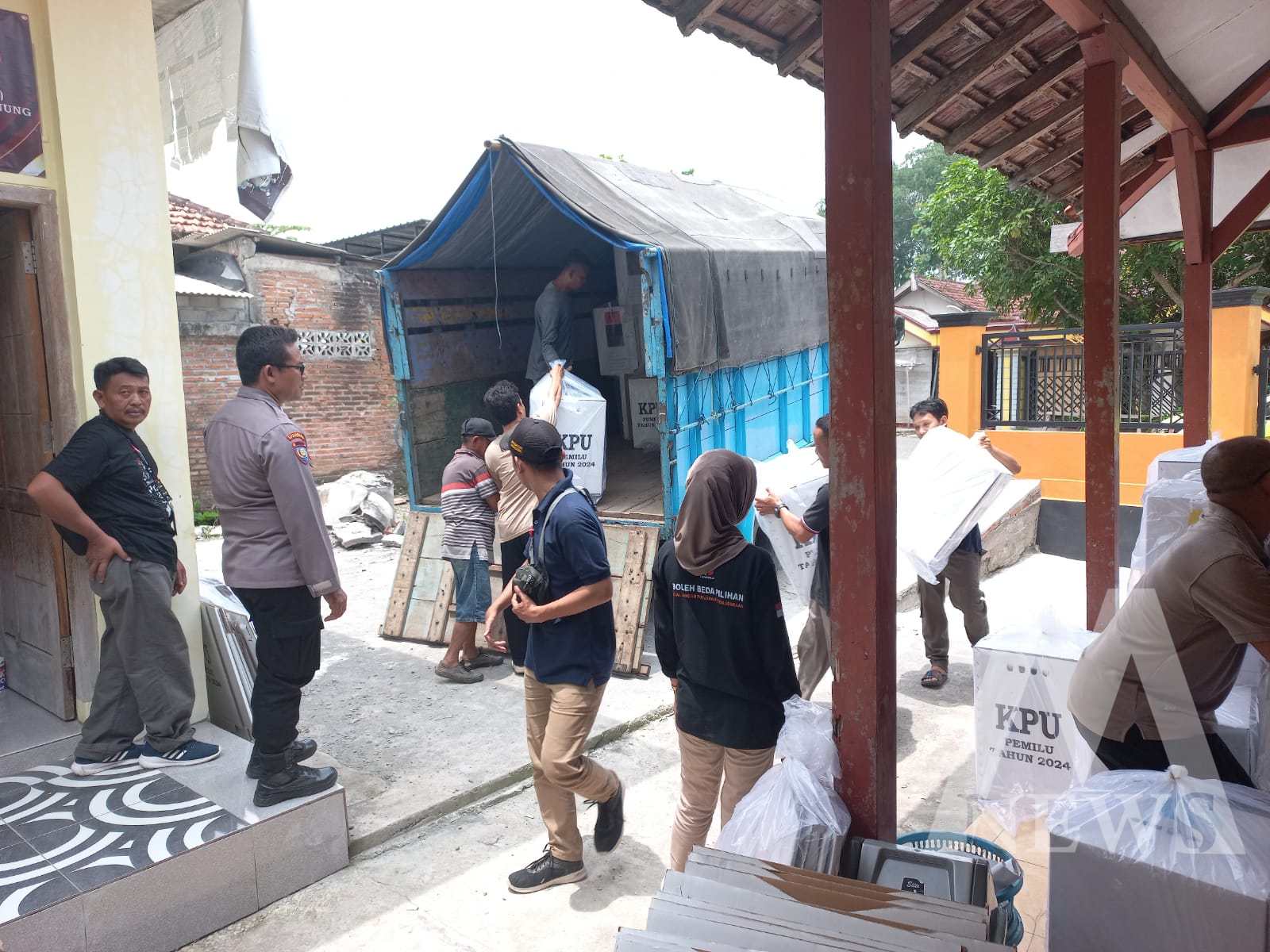 TNI Polri Tulungagung kawal kotak suara pemilu ke PPK