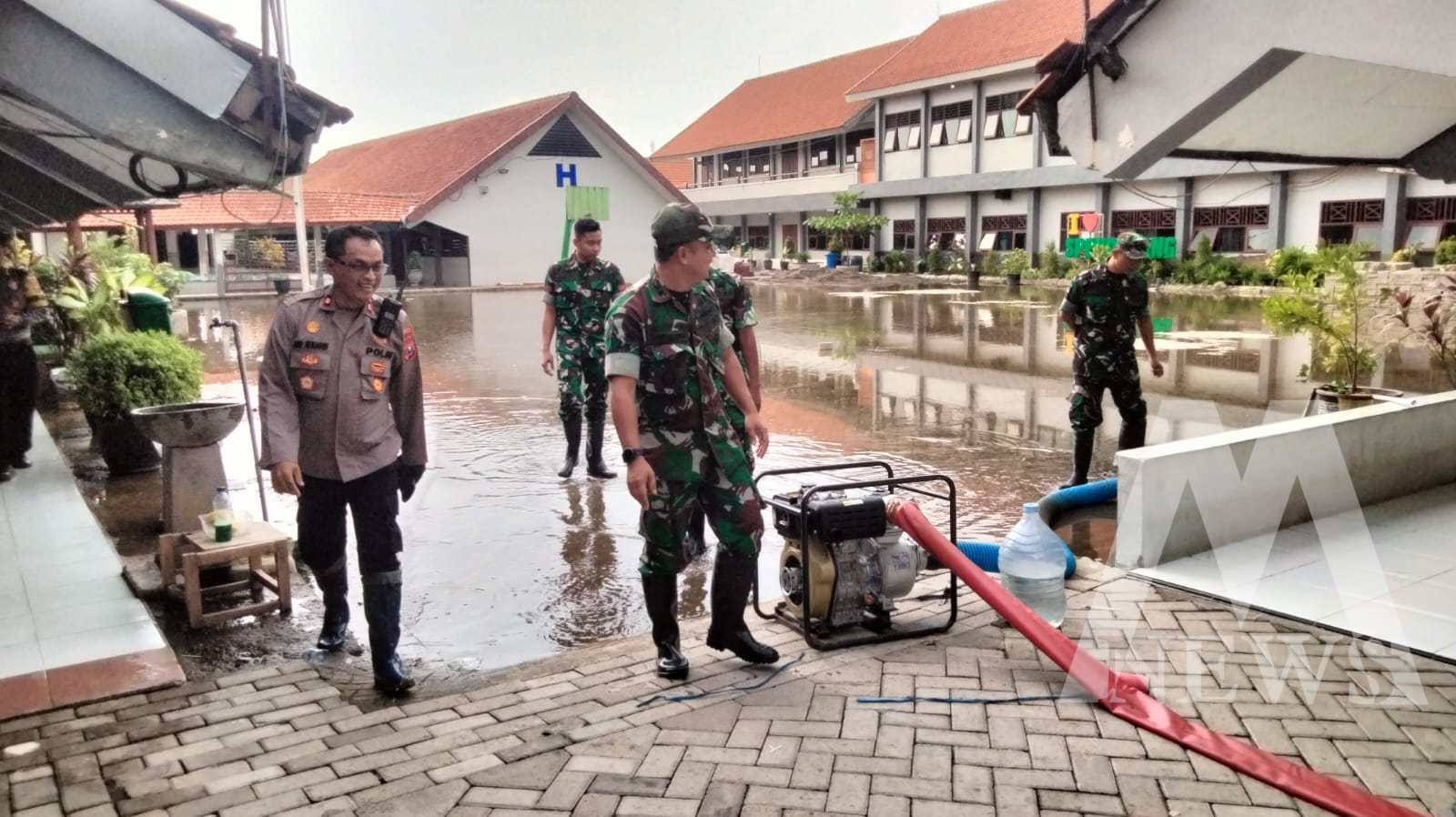 TNI Polri dan BPBD tinjau Banjir Sidoarjo
