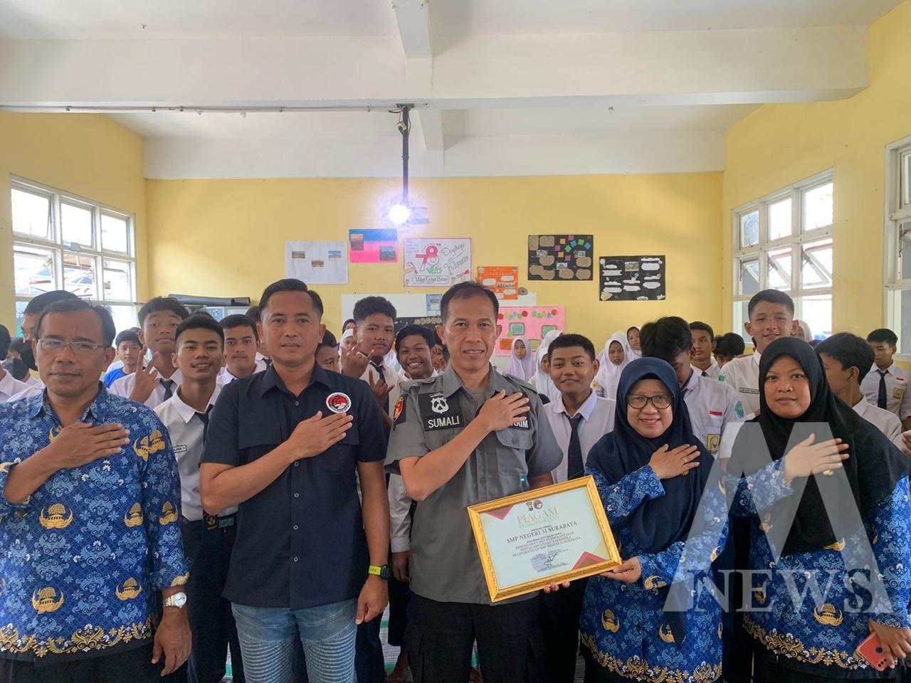Satresnarkoba Polres Tanjung Perak edukasi siswa siswi SMPN 31 terkait Bahaya Narkoba