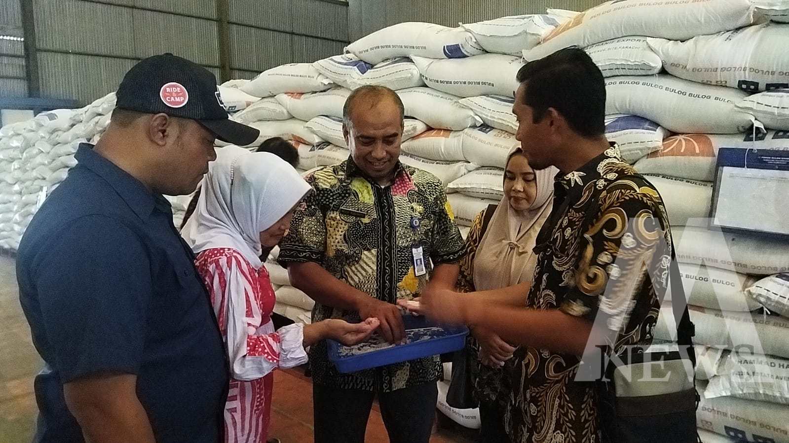 Kapolres Bojonegoro AKBP Mario Prahatinto dan Tim TPID sidak di gudang beras Bulog