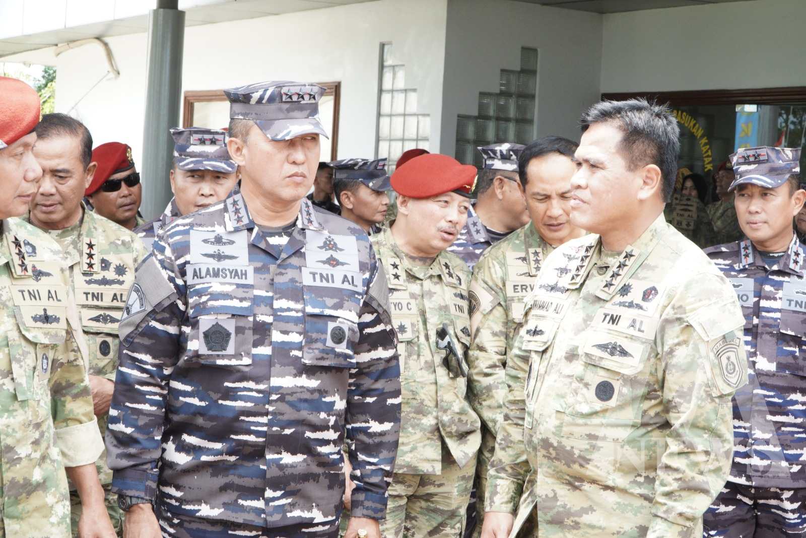 Dankodiklatal Letjen TNI Marinir Nur Alamsyah hadiri penyematan brevet kehormatan Kopaska