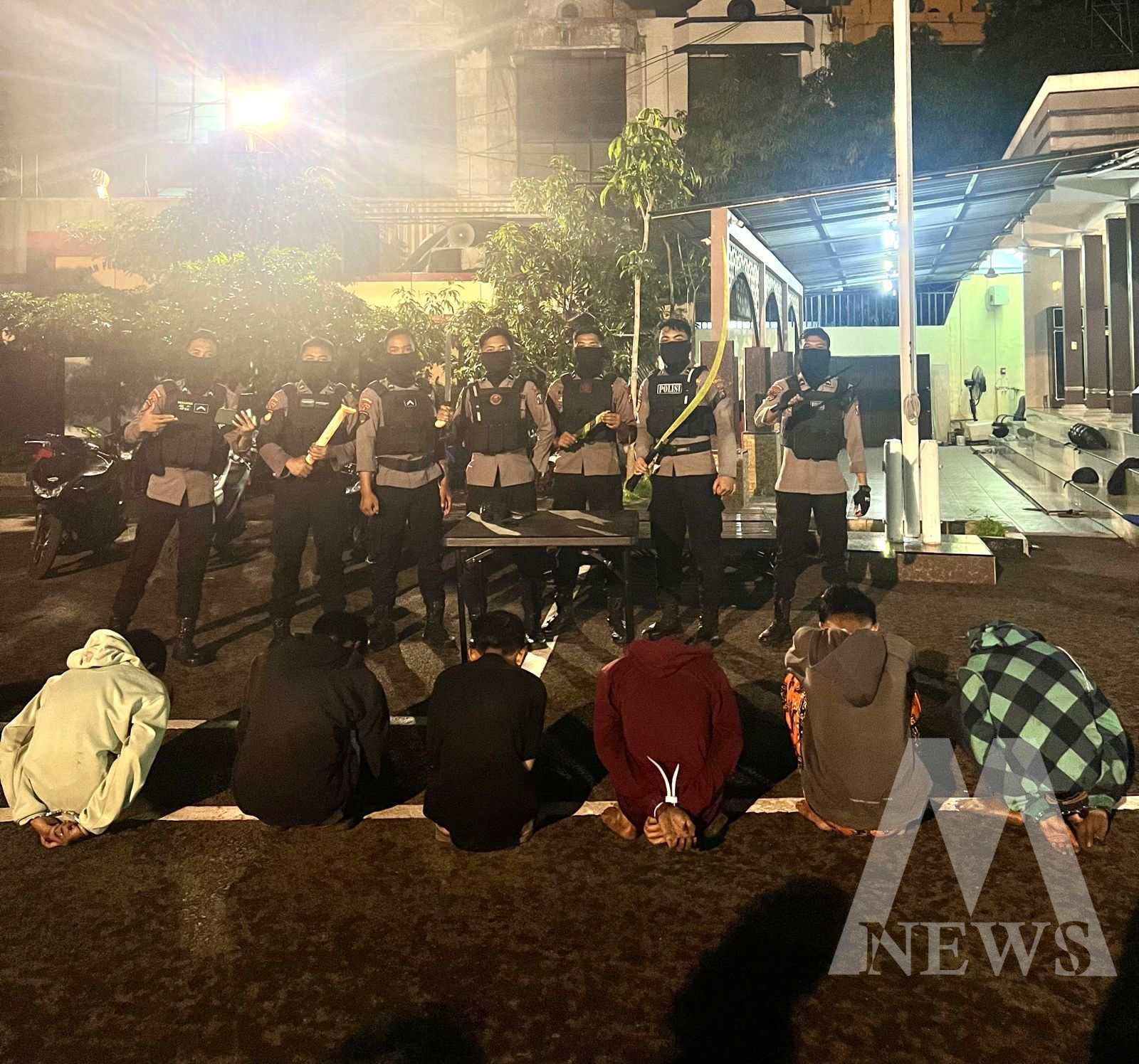 Tim patroli Raimas Polres Tanjung Perak gagalkan tawuran 2 kelompok genk