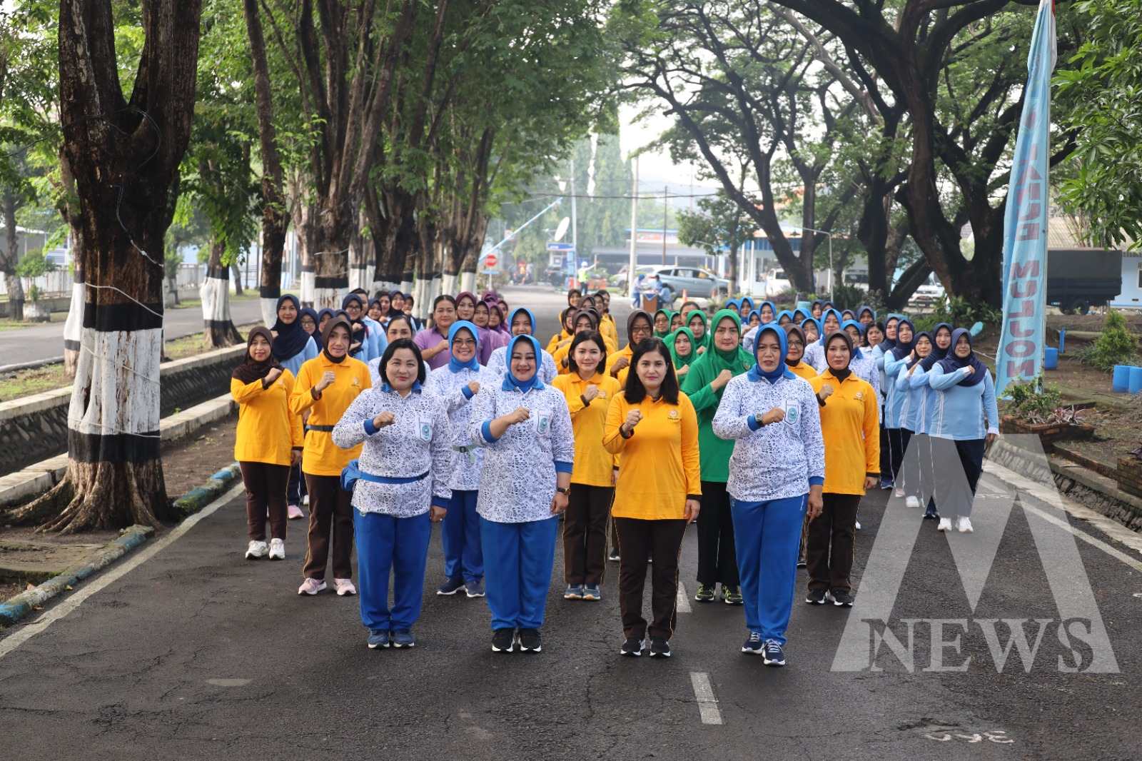 Ketua Gabungan Jalasenastri Kodiklatal Ny. Ayu Nur Alamsyah Ikuti Olahraga