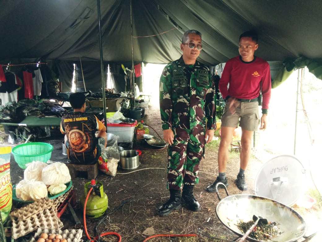 Dirdik Kodikalatal Laksma TNI Askari tinjau lattek siswa Diktaifib