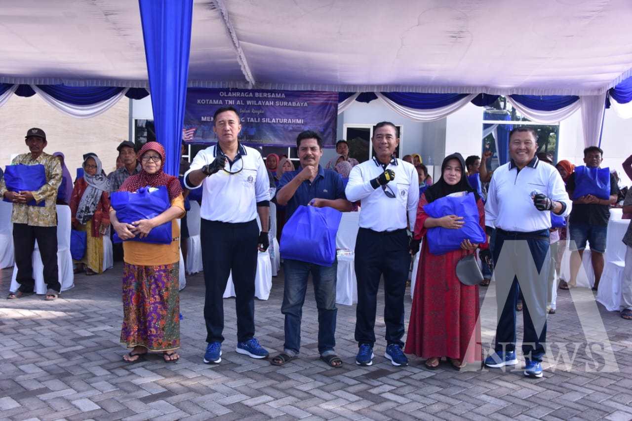 Dankodiklatal Letjen TNI Marinir Nur Alamsyah bersama pimpinan TNI AL wilayah Surabaya