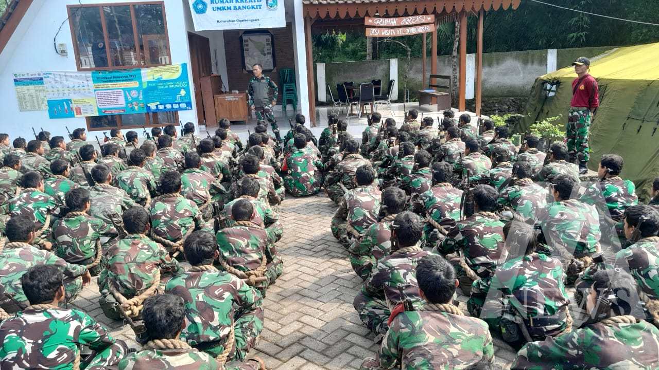 Dirlat Kodiklatal Brigjen TNI Marinir Widodo tinjau lattek siswa Dikko
