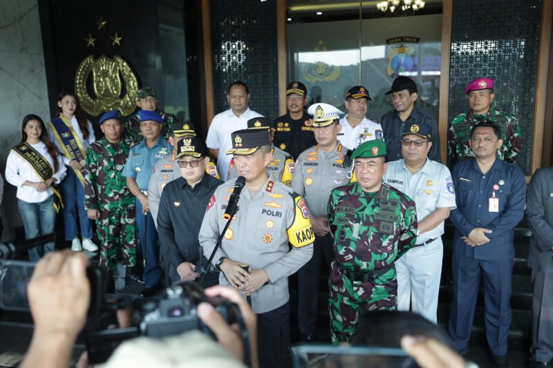 Kapolda Jatim Irjen Pol Drs. Imam Sugianto pimpin apel gelar pasukan Operasi Keselamatan