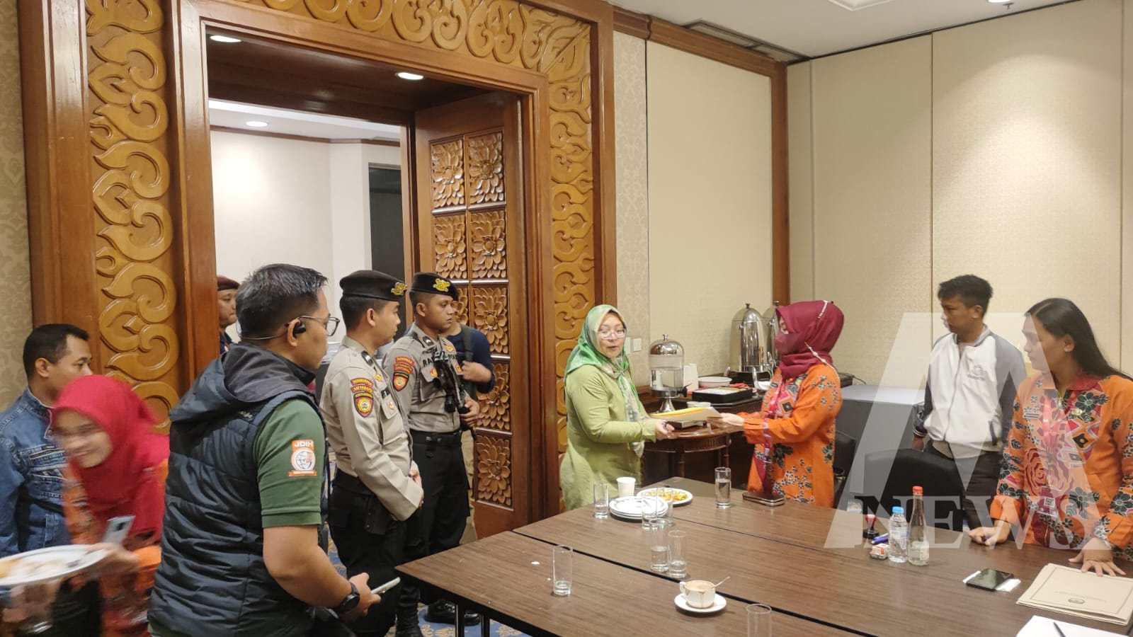 Blangko Model D telah serah terima dari KPU Kabupaten Situbondo kepada KPU Propinsi Jawa Timur