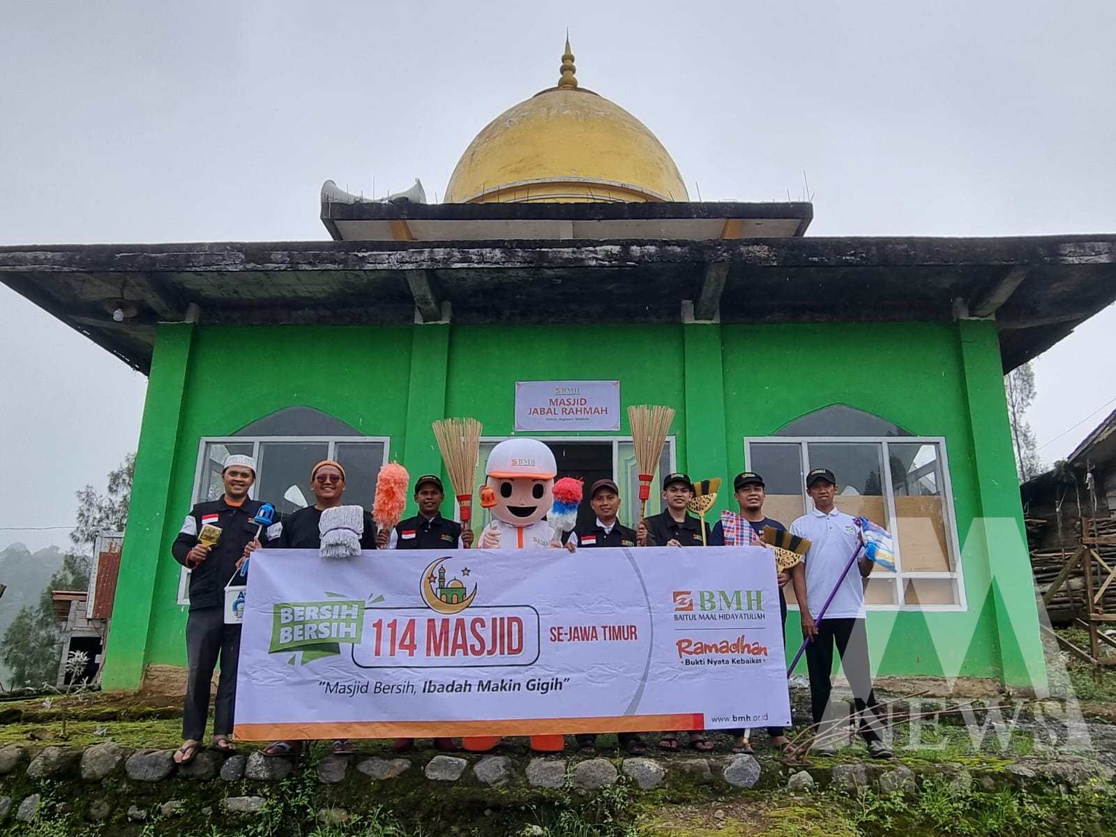 Laznas BMH bersihkan 114 masjid di Jatim