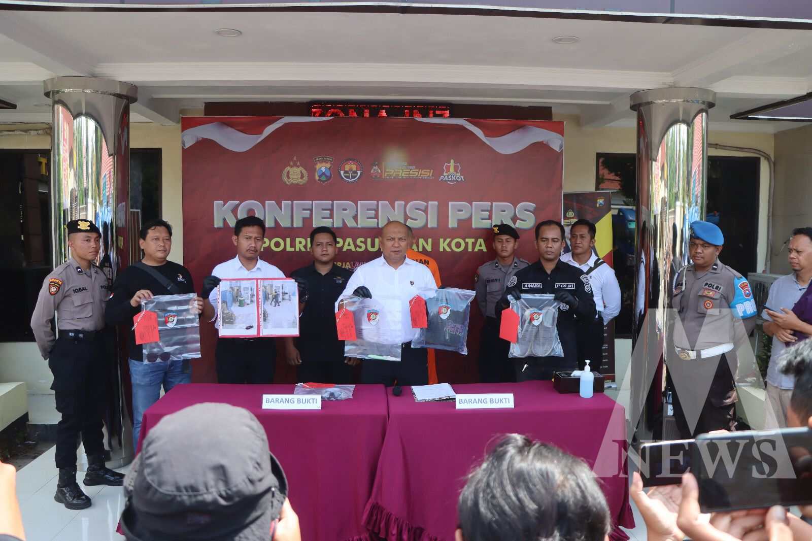 Polisi tangkap tersangka beserta barang buktinya