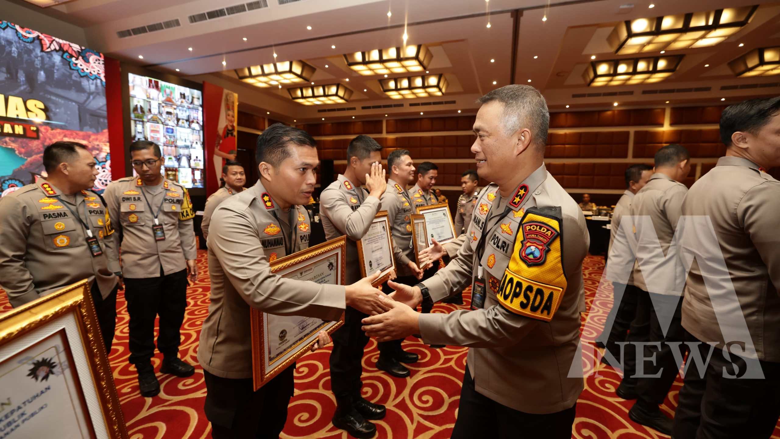 Kapolda Jatim Irjen Pol Drs. Imam Sugianto beri ucapan selamat ke Kapolres Nganjuk AKBP Muhammad