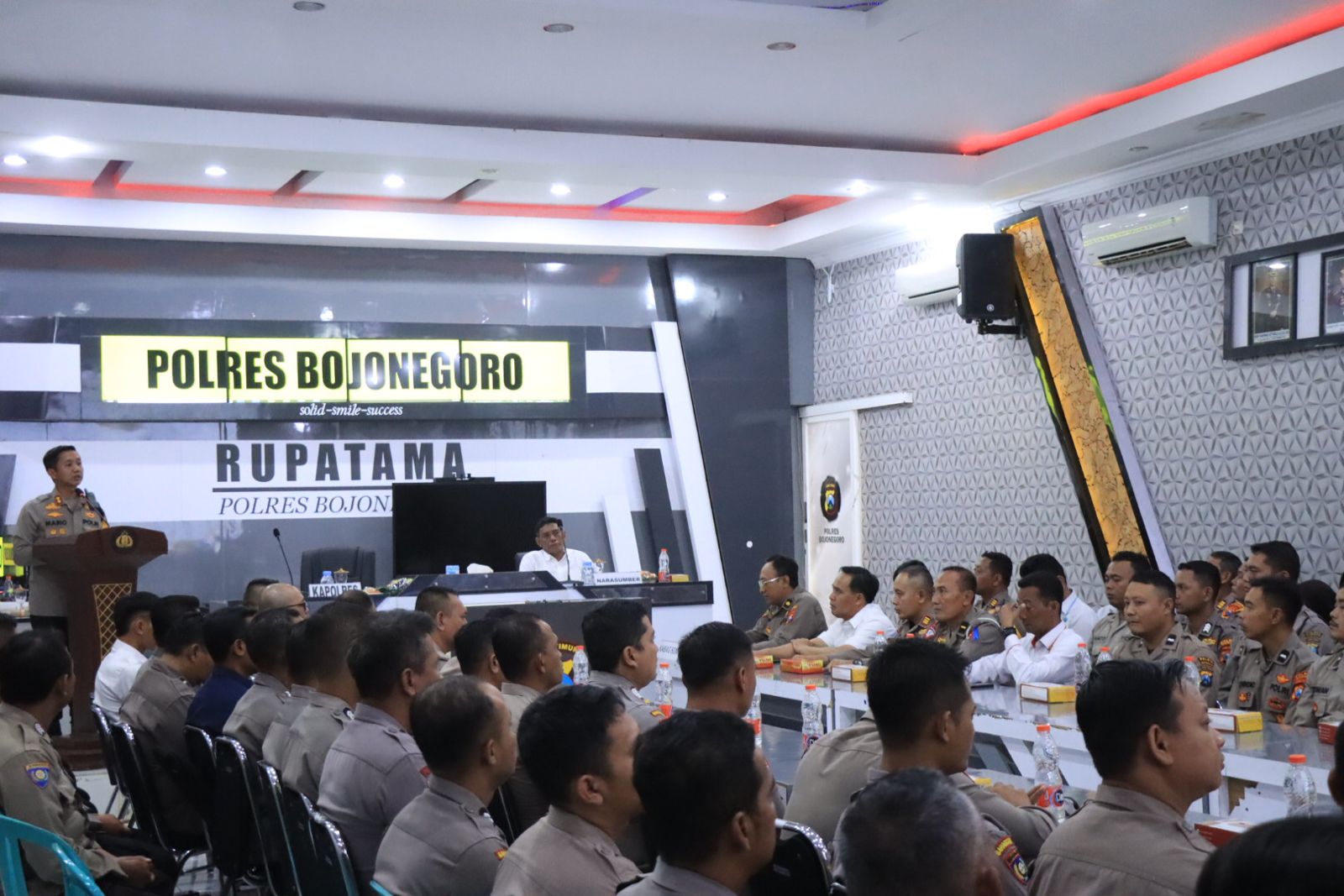 Polres Bojonegoro gelar pelatihan etika komunikasi