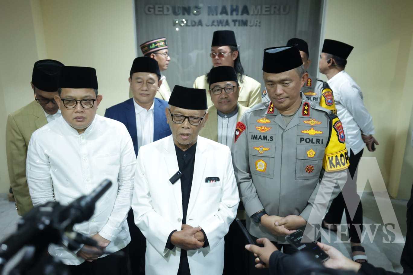 Ketua MUI KH. Anwar Iskandar saat tausiyah kebangsaan didampingi Kapolda Jatim Irjen Pol Drs. Imam Sugianto di Mapolda Jatim