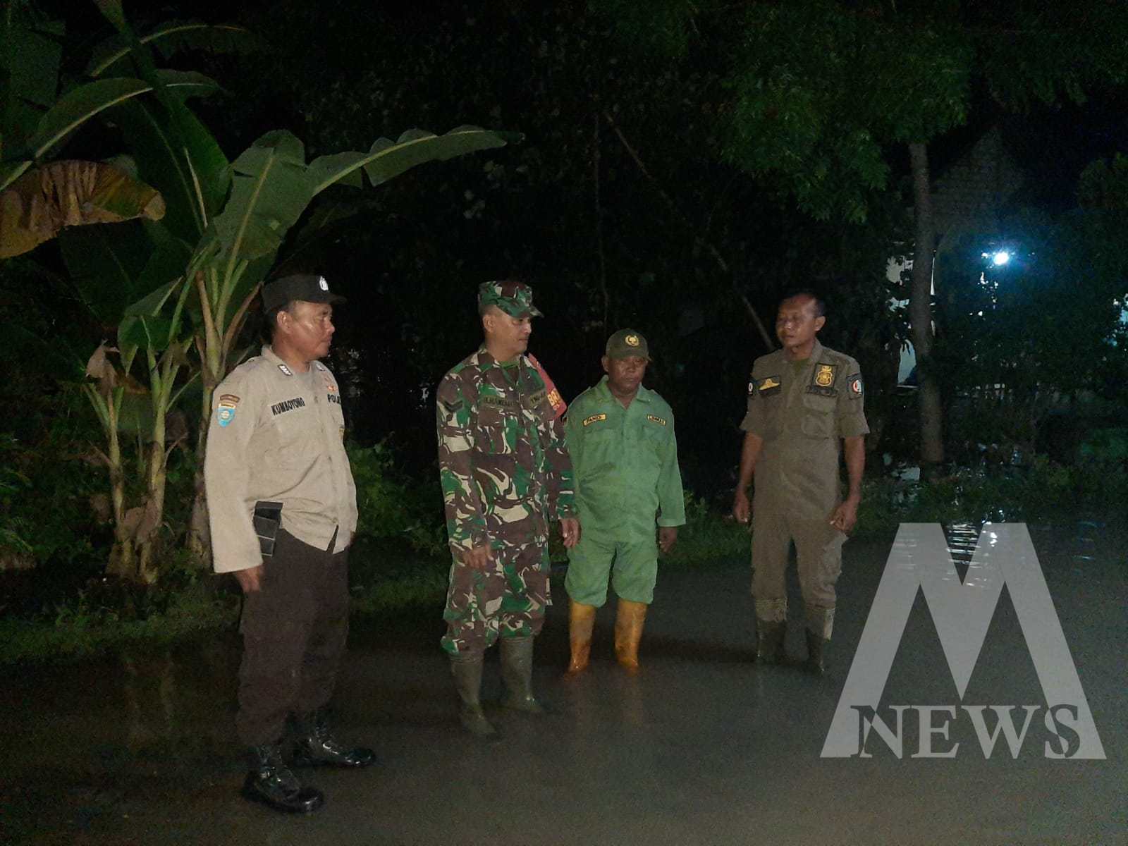 Polres Bojonegoro patroli rumah warga terdampak banjir