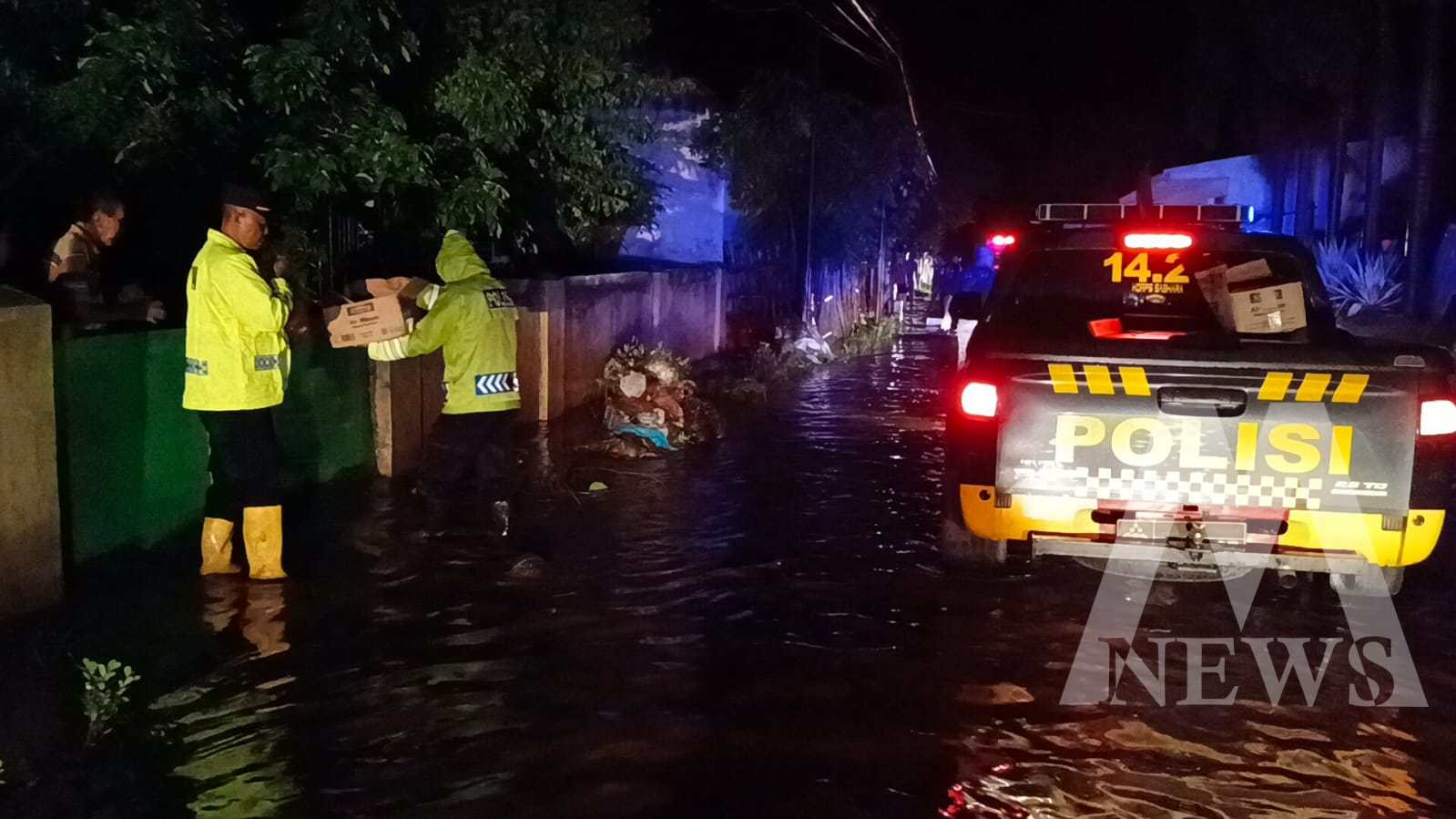 Tim SAR Gabungan TNI Polri dan BPBD Probolinggo bantu warga terdampak banjir