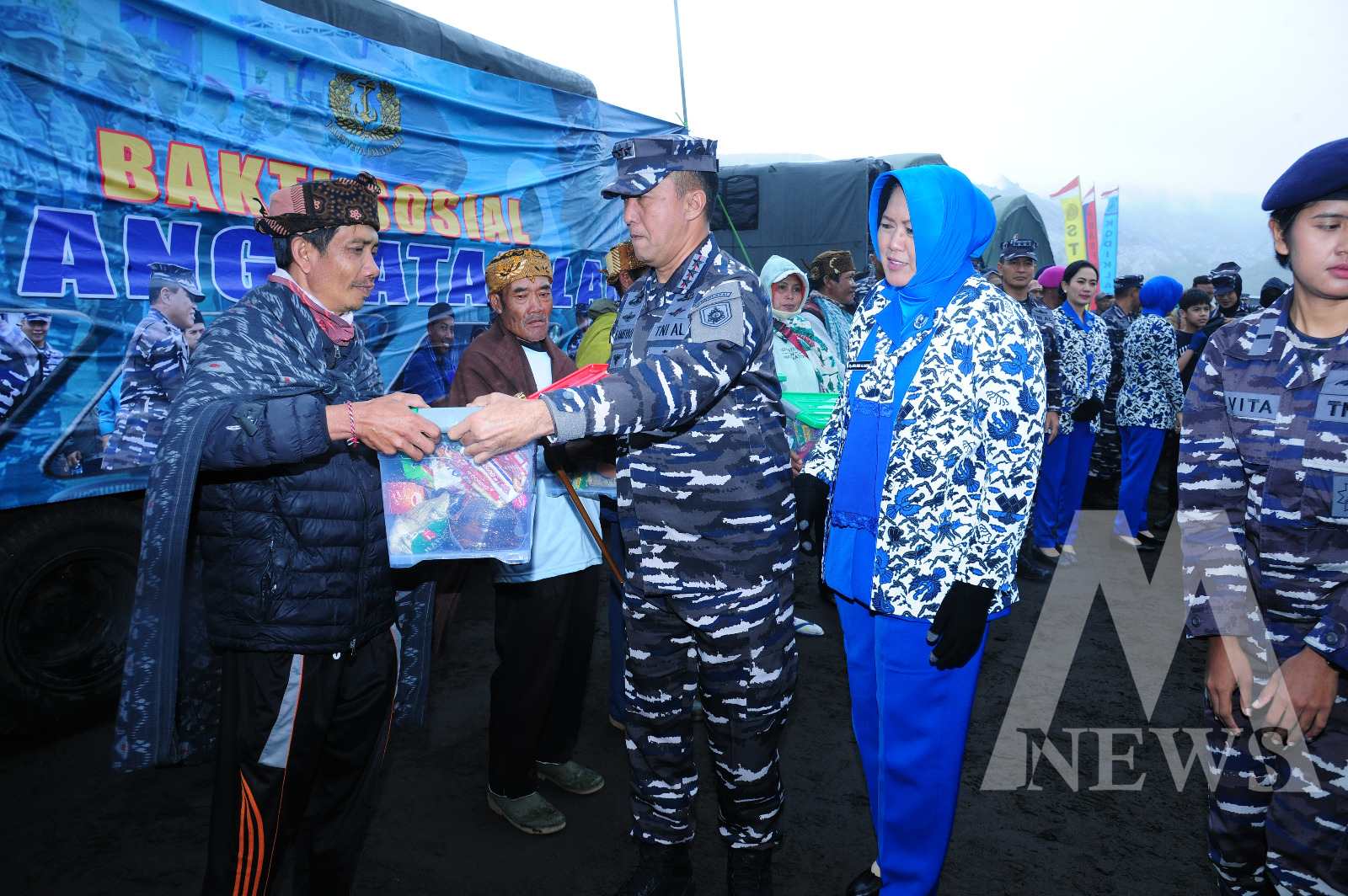 Dankodiklatal Letjen TNI Marinir Nur Alamsyah saat Baksos di Gunung Bromo