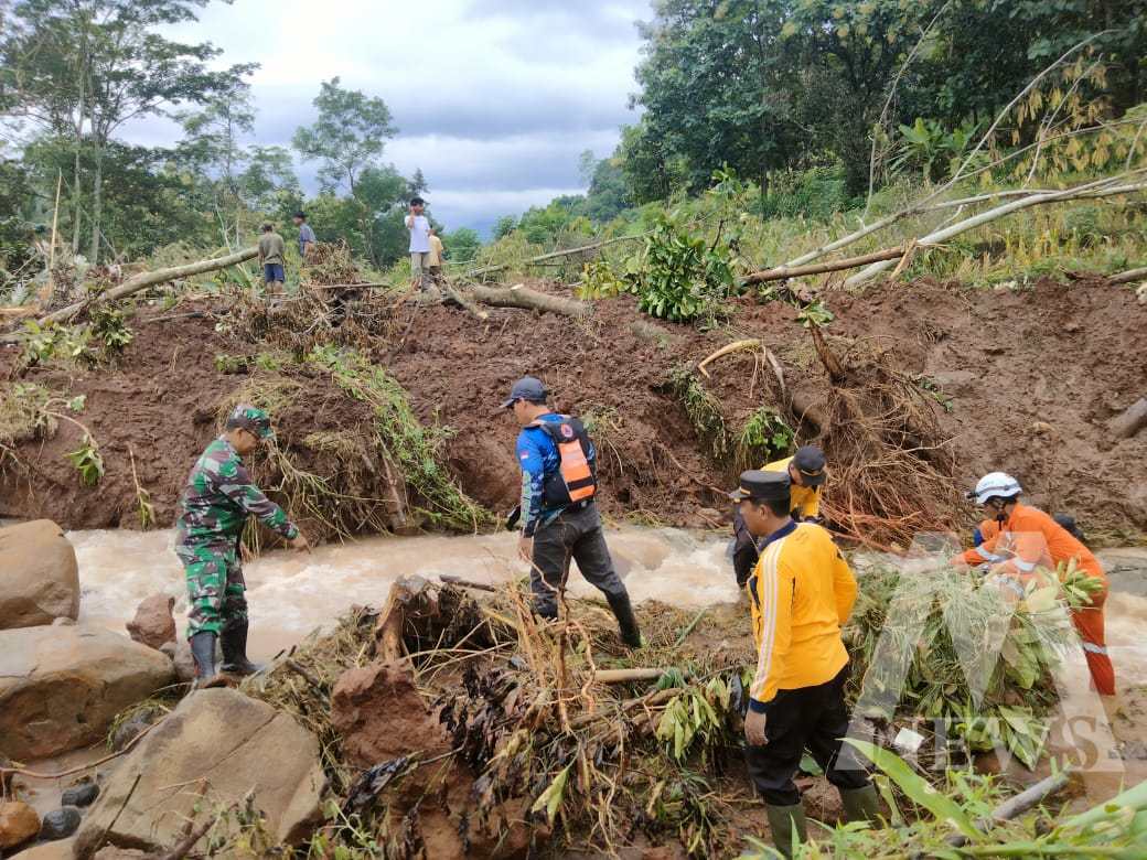 Sinergitas Tiga Pilar bersihkan sungai kali maling