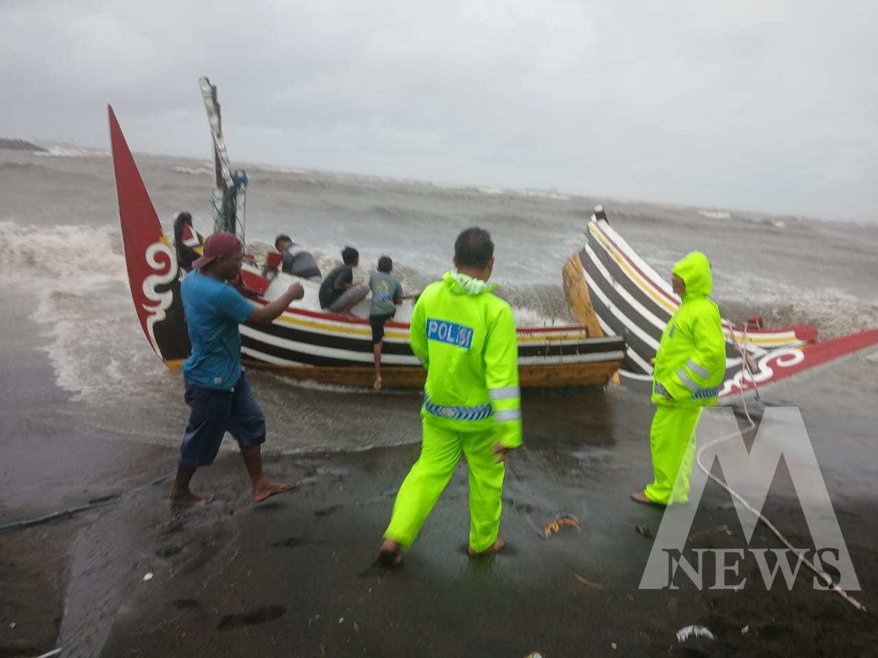 Satpolairud Polres Situbondo selamatkan nelayan di Situbondo