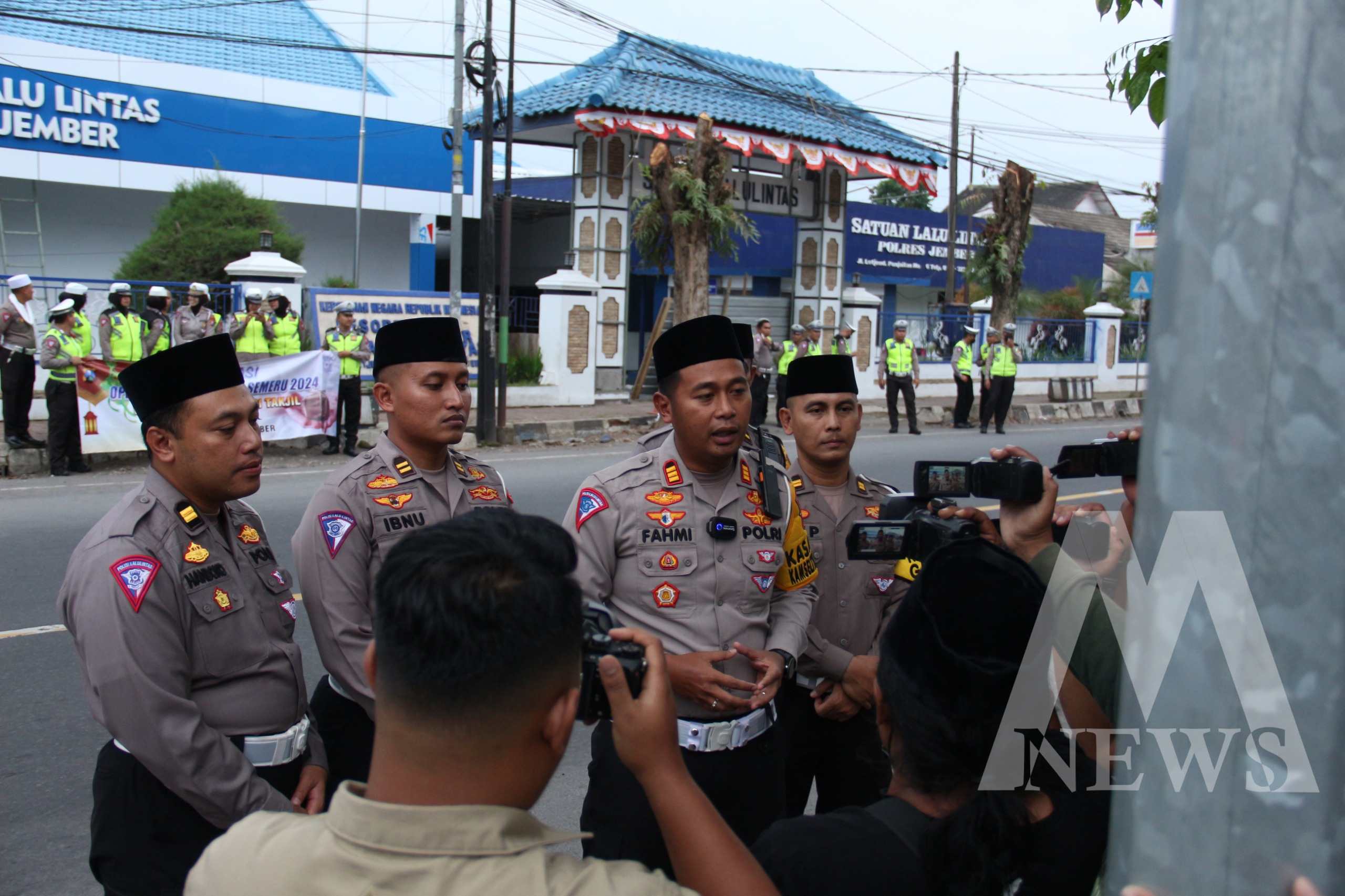 Kasatlantas Polres Jember AKP Achmad Fahmi Adiatma beri himbauan Tertib Lalin